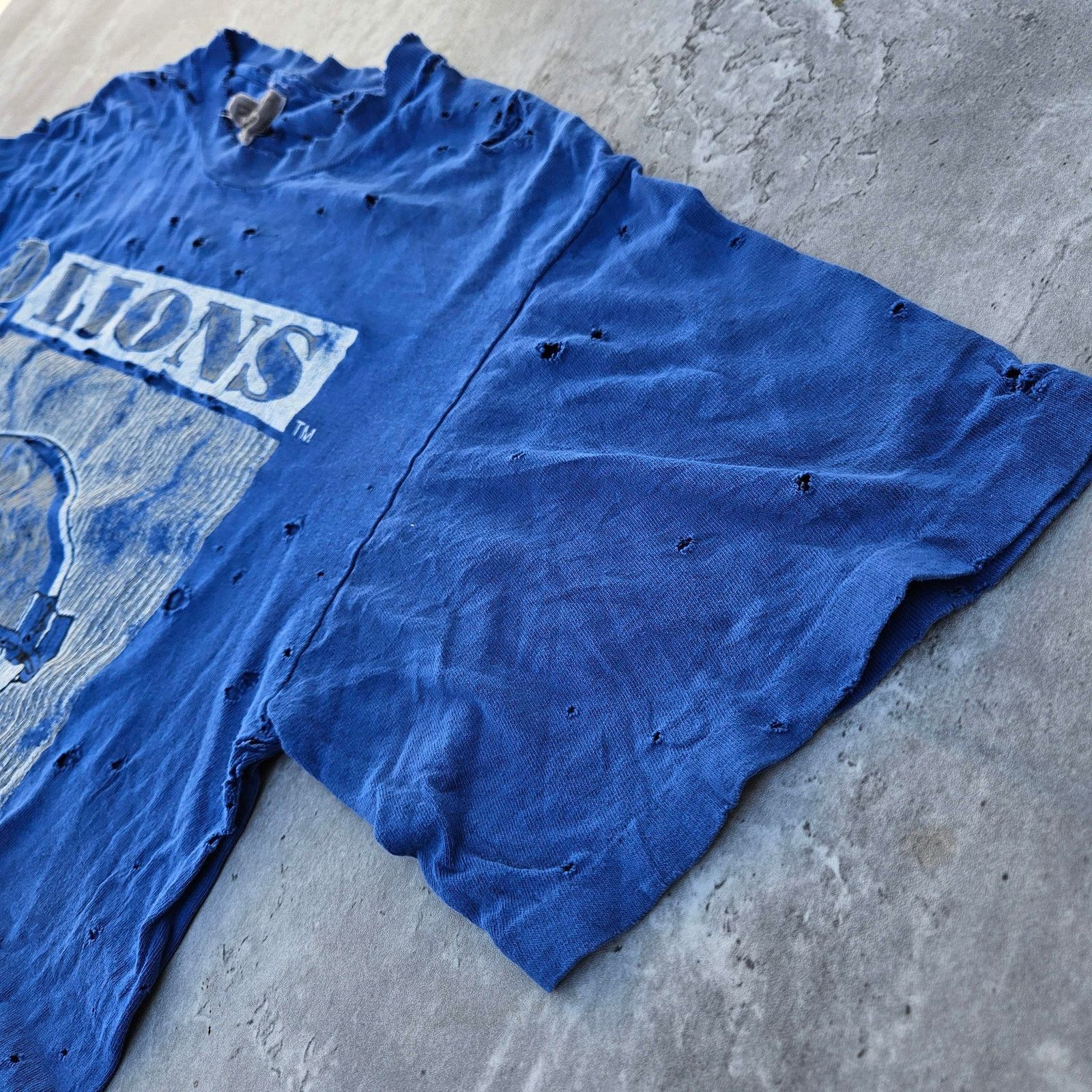 NFL Vintage Detroit Lions Shirt Size Large Highly Distressed Size US L / EU 52-54 / 3 - 6 Thumbnail