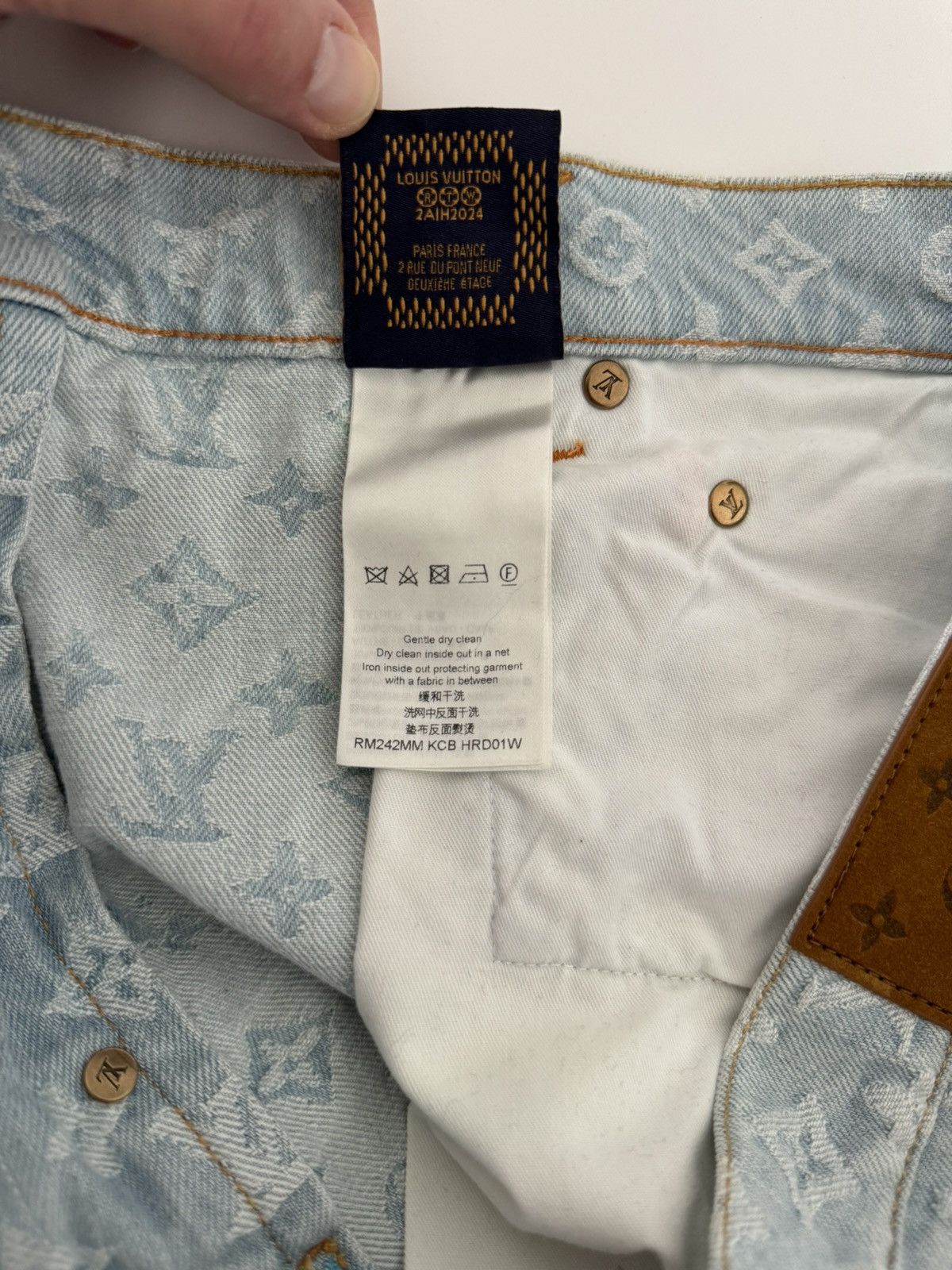 Louis Vuitton × Tyler The Creator Louis Vuitton Tyler The Creator Monogram Denim Pants Size US 34 / EU 50 - 9 Thumbnail