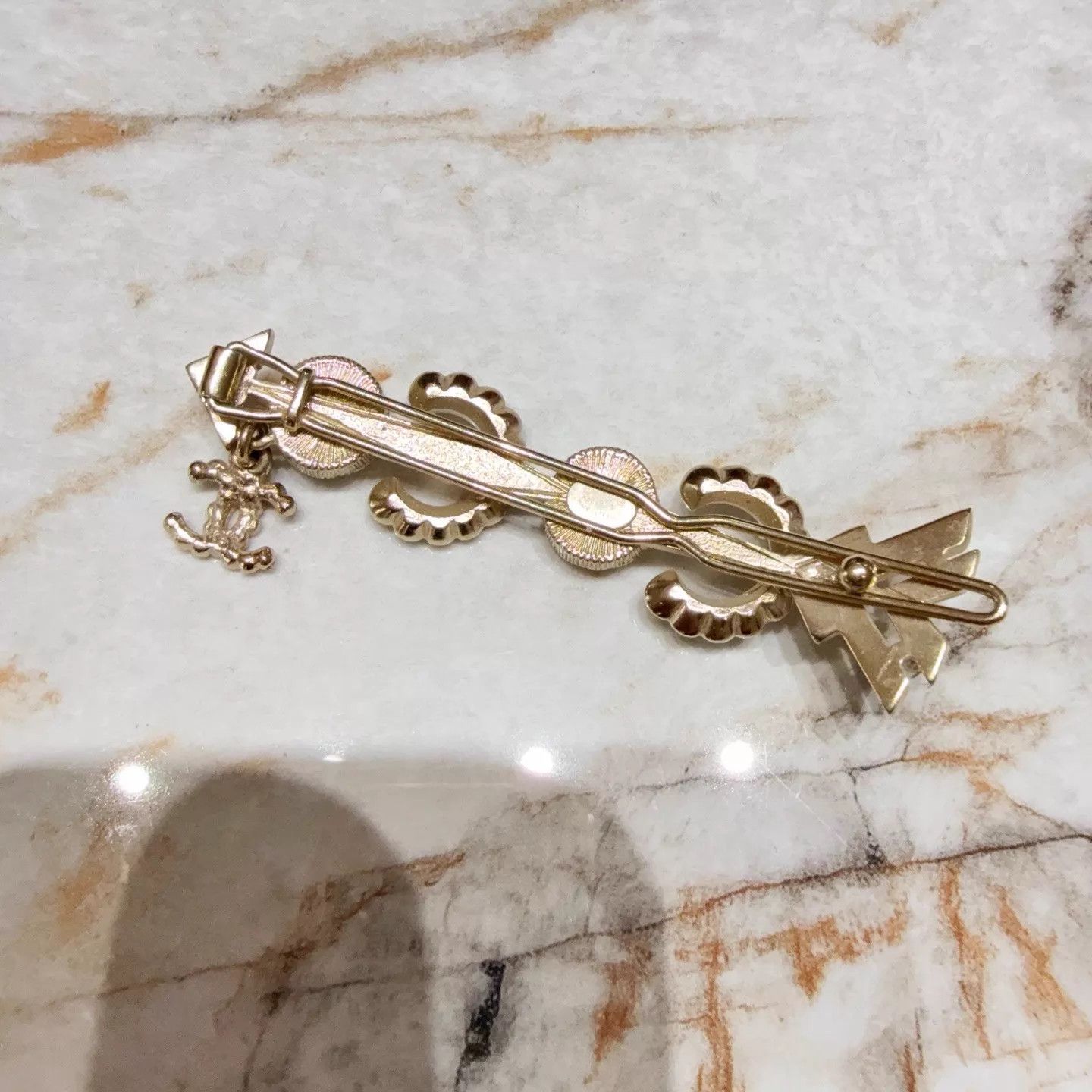 Chanel Chanel Pearl Hairclip Cupid's Arrow Brand New Size ONE SIZE - 5 Thumbnail