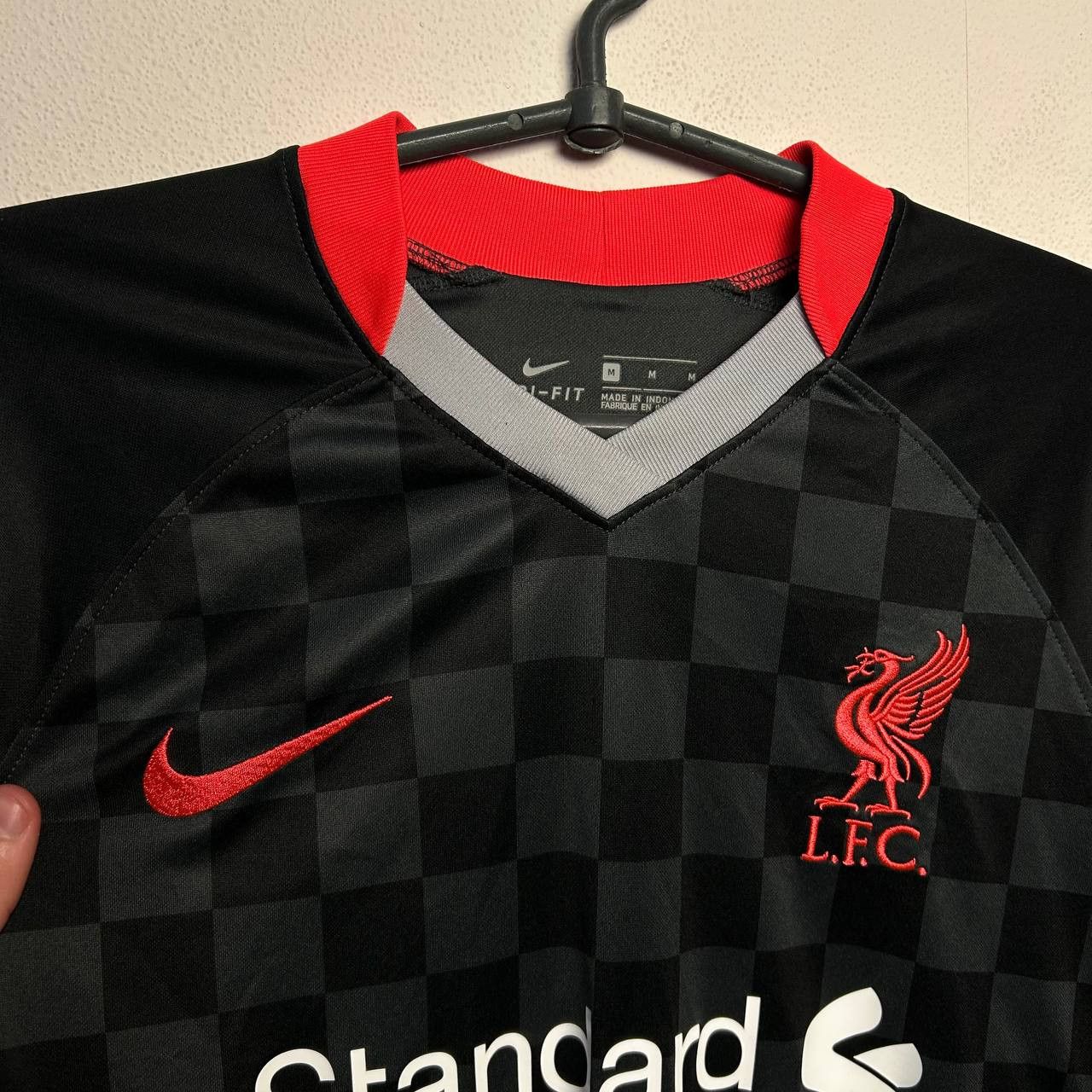 Nike Mens Nike Liverpool Virgil Van Dijk 4 home soccer jersey Size US M / EU 48-50 / 2 - 4 Thumbnail
