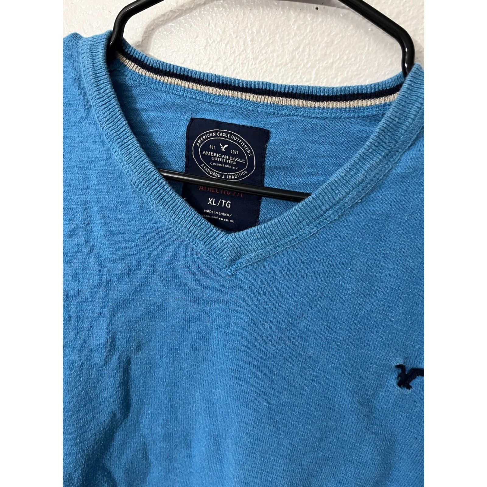 American Eagle Outfitters American Eagle Sweater Mens Size XL V Neck Blue Solid Athletic Fit Size US XL / EU 56 / 4 - 3 Thumbnail