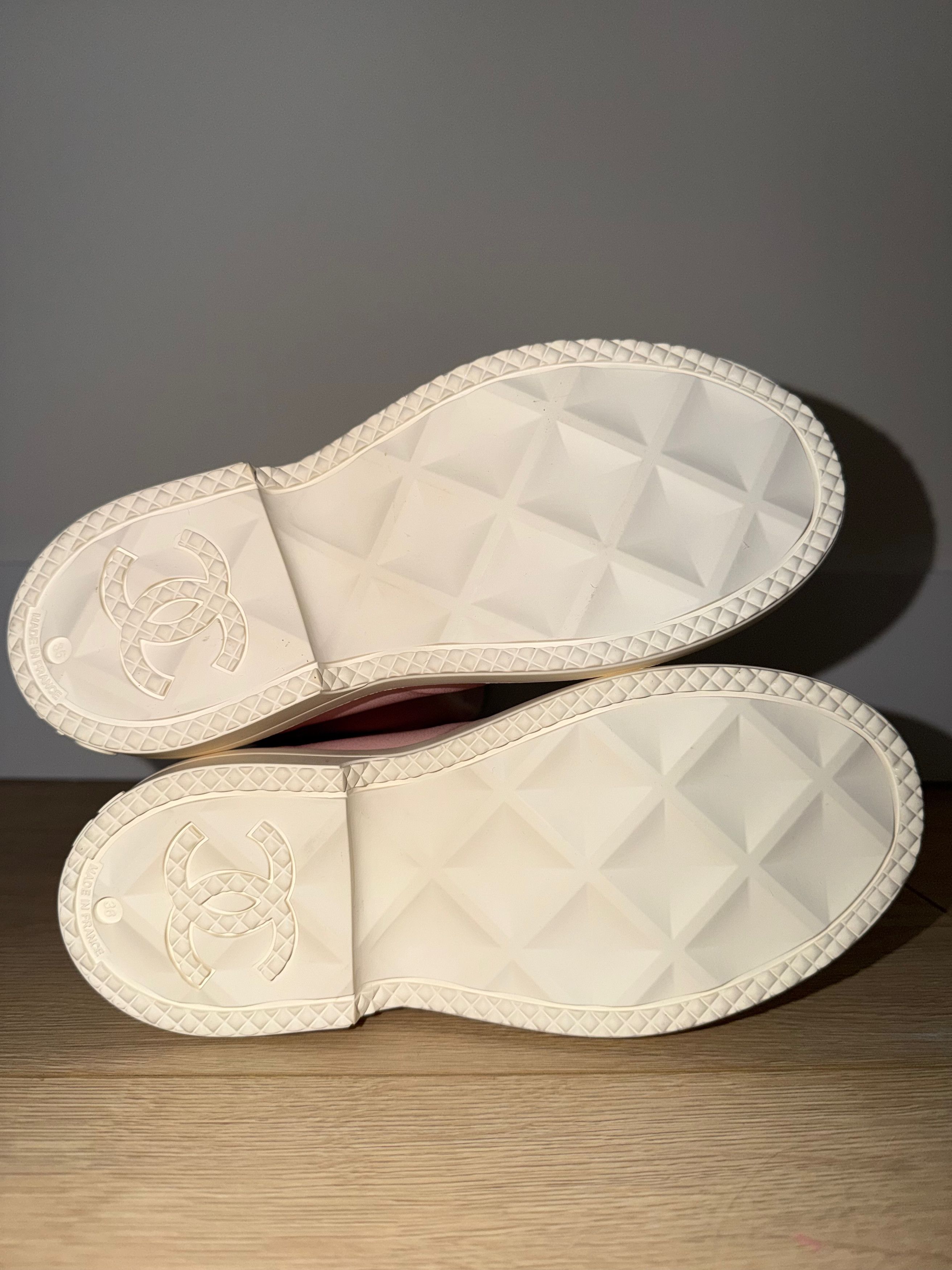 Chanel Chanel 26C White CC Logo High Pull On Rubber Rain Boots 36 Size US 6 / IT 36 - 25 Thumbnail