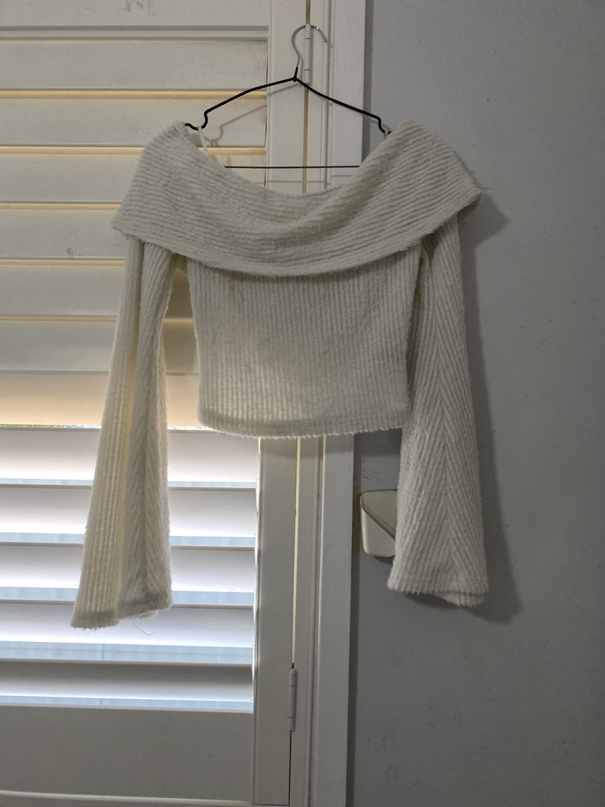 Shein White Off-Shoulder Coquette/Y2K Sweater (SMALL) Size S / US 4 / IT 40 - 3 Thumbnail