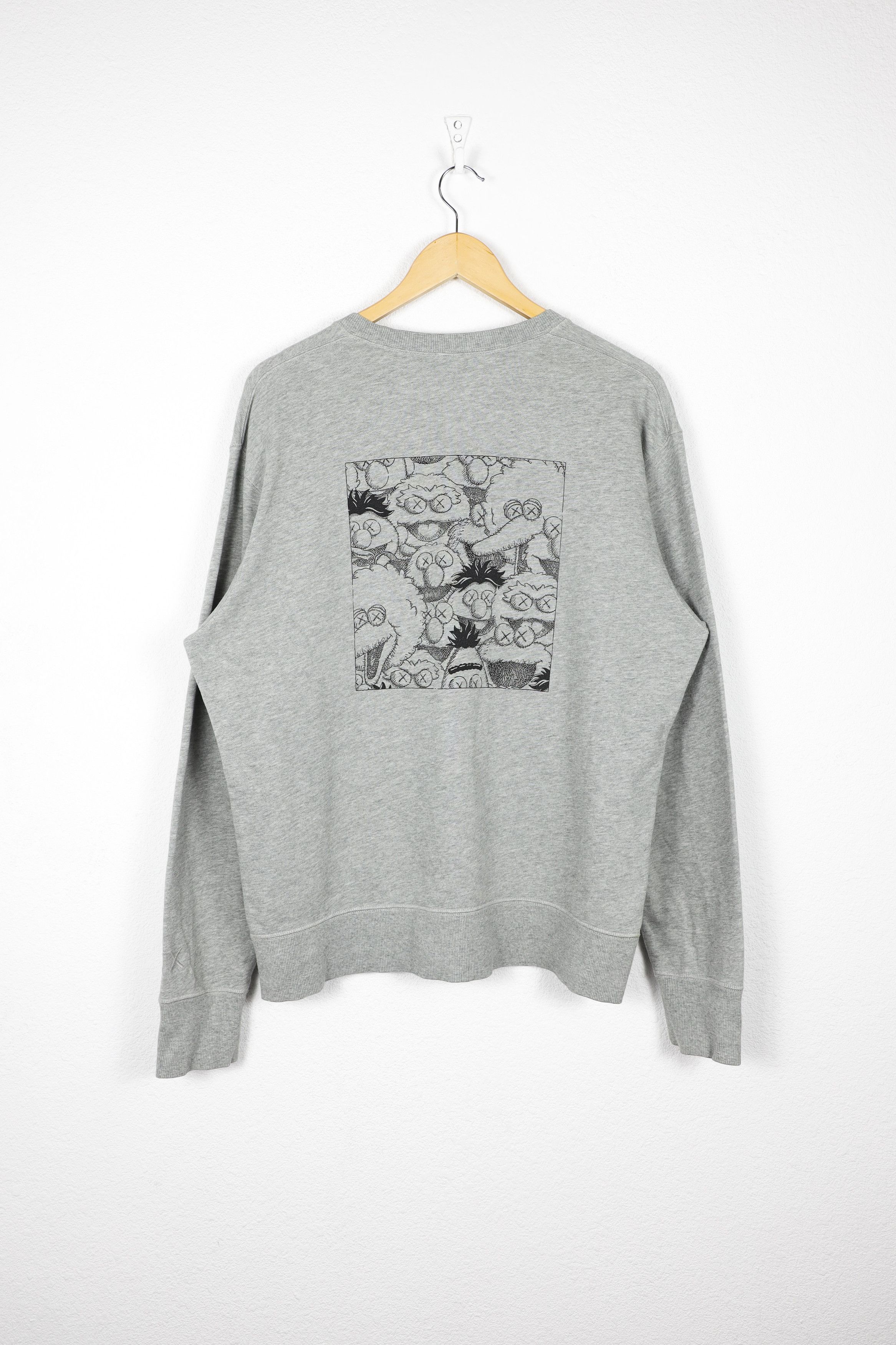 Kaws Kaws x Uniqlo Sesame Logo Sweatshirt Japan Size US M / EU 48-50 / 2 - 9 Thumbnail
