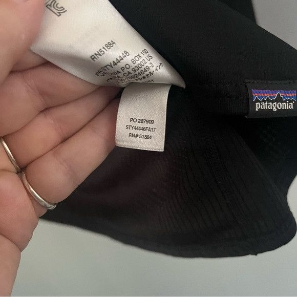 Patagonia PATAGONIA black midweight Baselayer Capilene quarter zip L Size US L / EU 52-54 / 3 - 6 Thumbnail