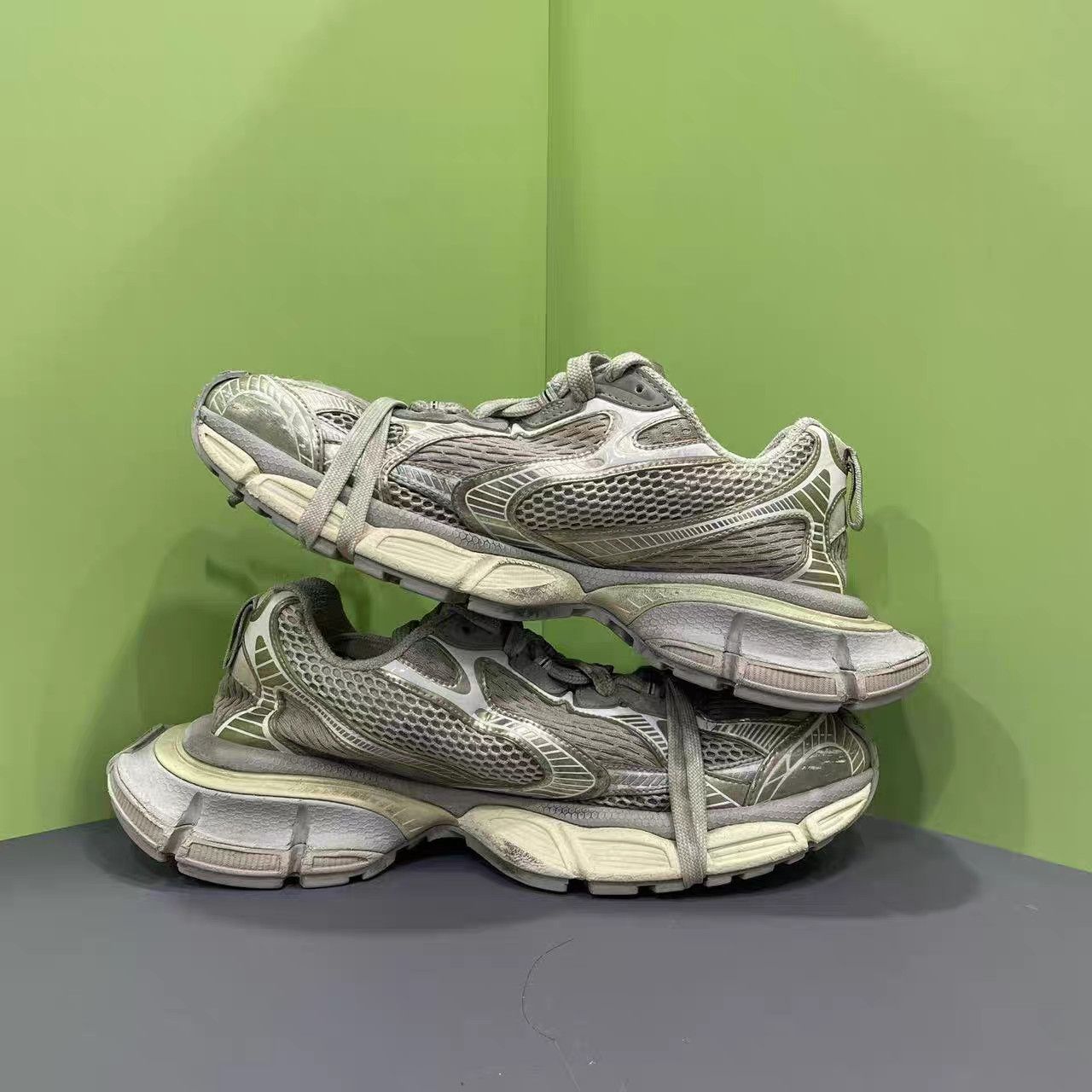 Balenciaga Balenciaga 3XL Light Beige Casual Shoes K15 Size US 9 / EU 42 - 2 Thumbnail