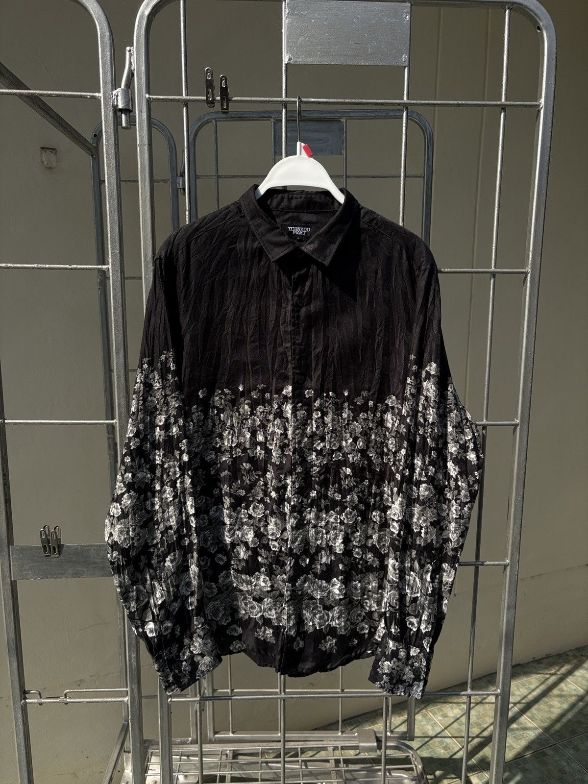Tornado Mart Tornado Mart flowers printed black shirt Size US L / EU 52-54 / 3 - 1 Thumbnail