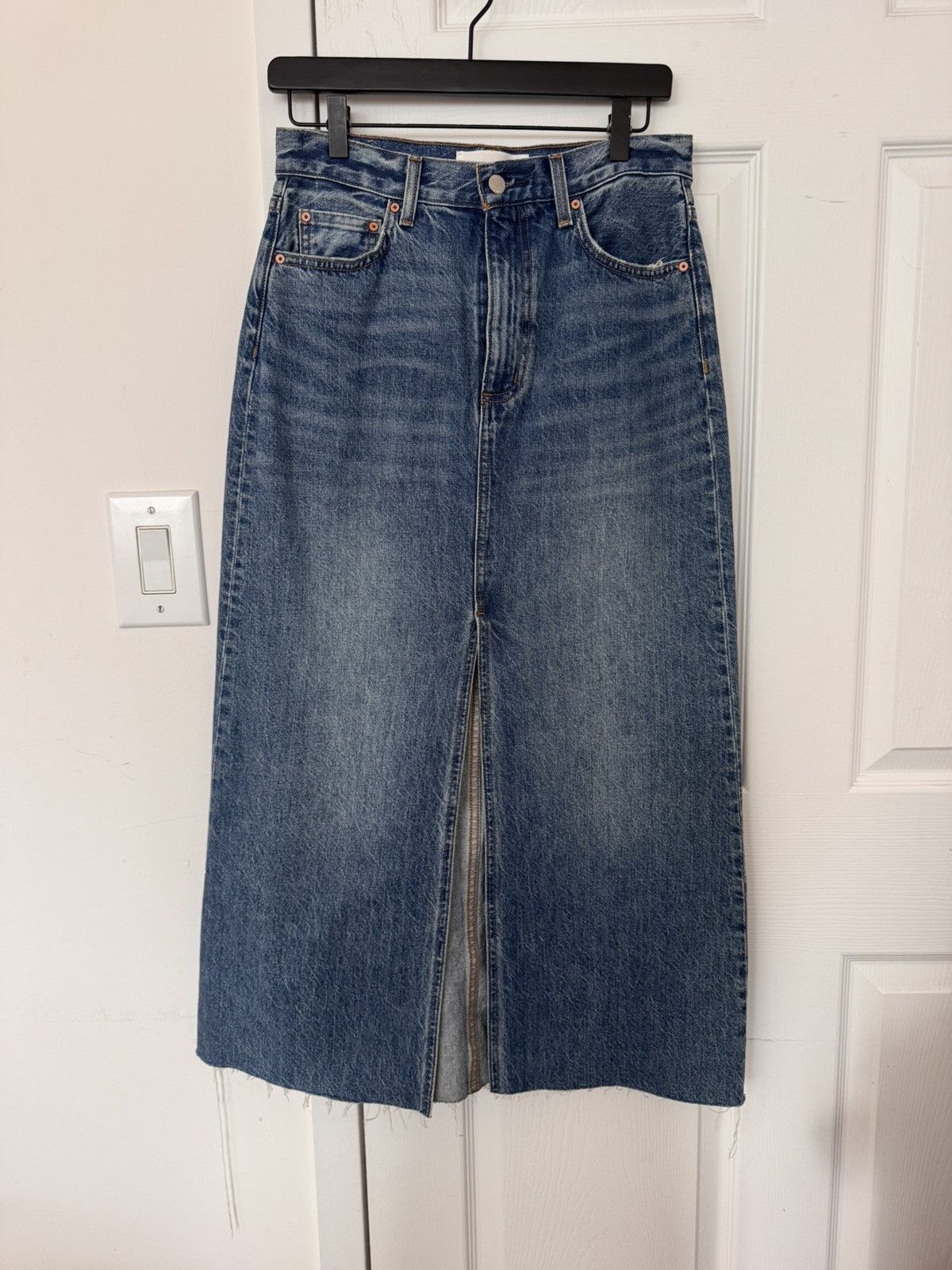 Aritzia Aritzia denim forum the coco maxi denim skirt size 26 Size 26" / US 2 / IT 38 - 2 Thumbnail