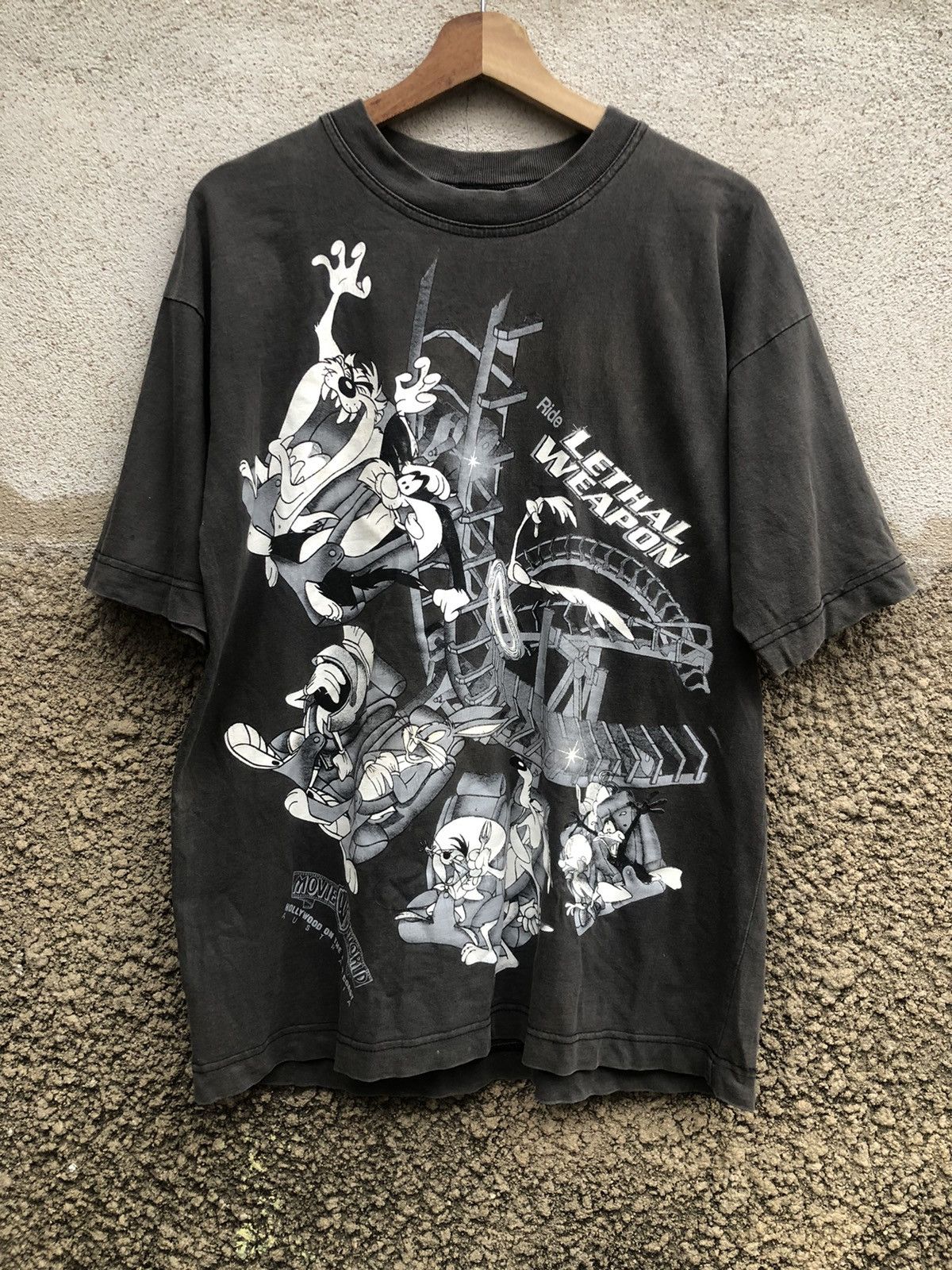 Cartoon Network × Vintage × Warner Bros Vintage 90s Warner Bros "I Survived" Faded Tshirt Tazmania Size US L / EU 52-54 / 3 - 1 Thumbnail