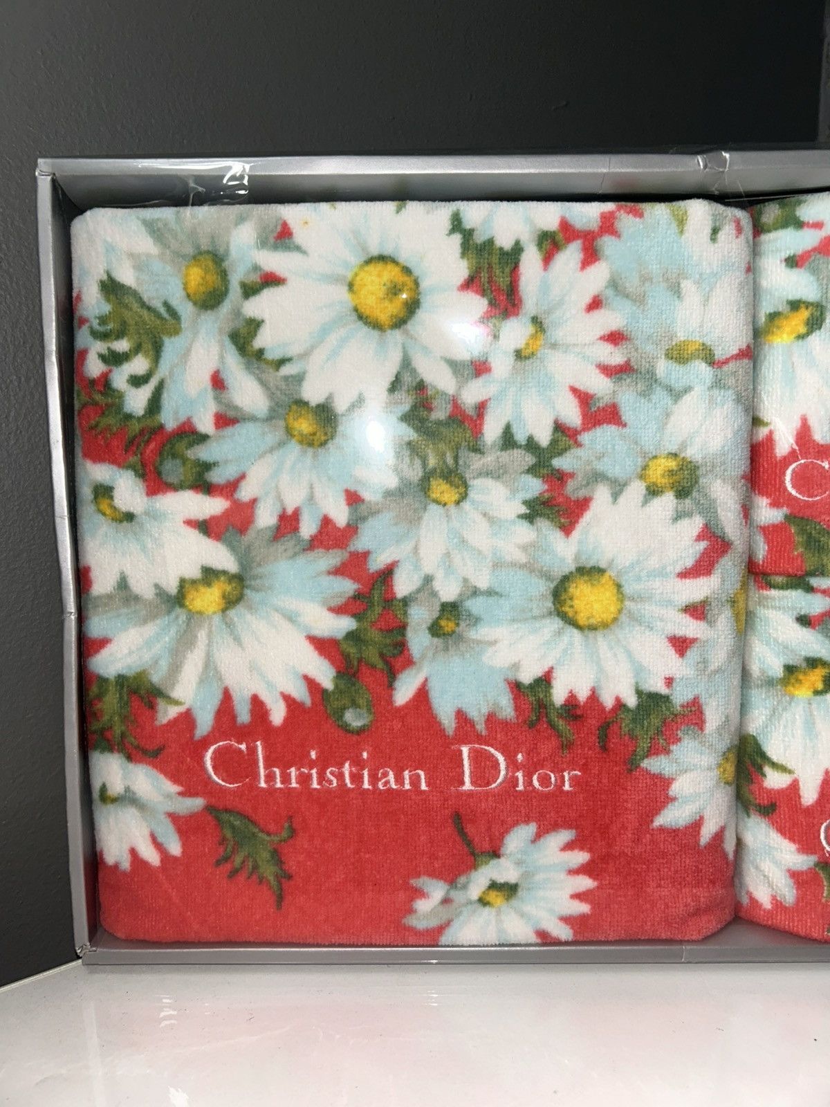 Dior Christian Dior Red Floral Bath Towel Set New in Box Size ONE SIZE - 2 Thumbnail