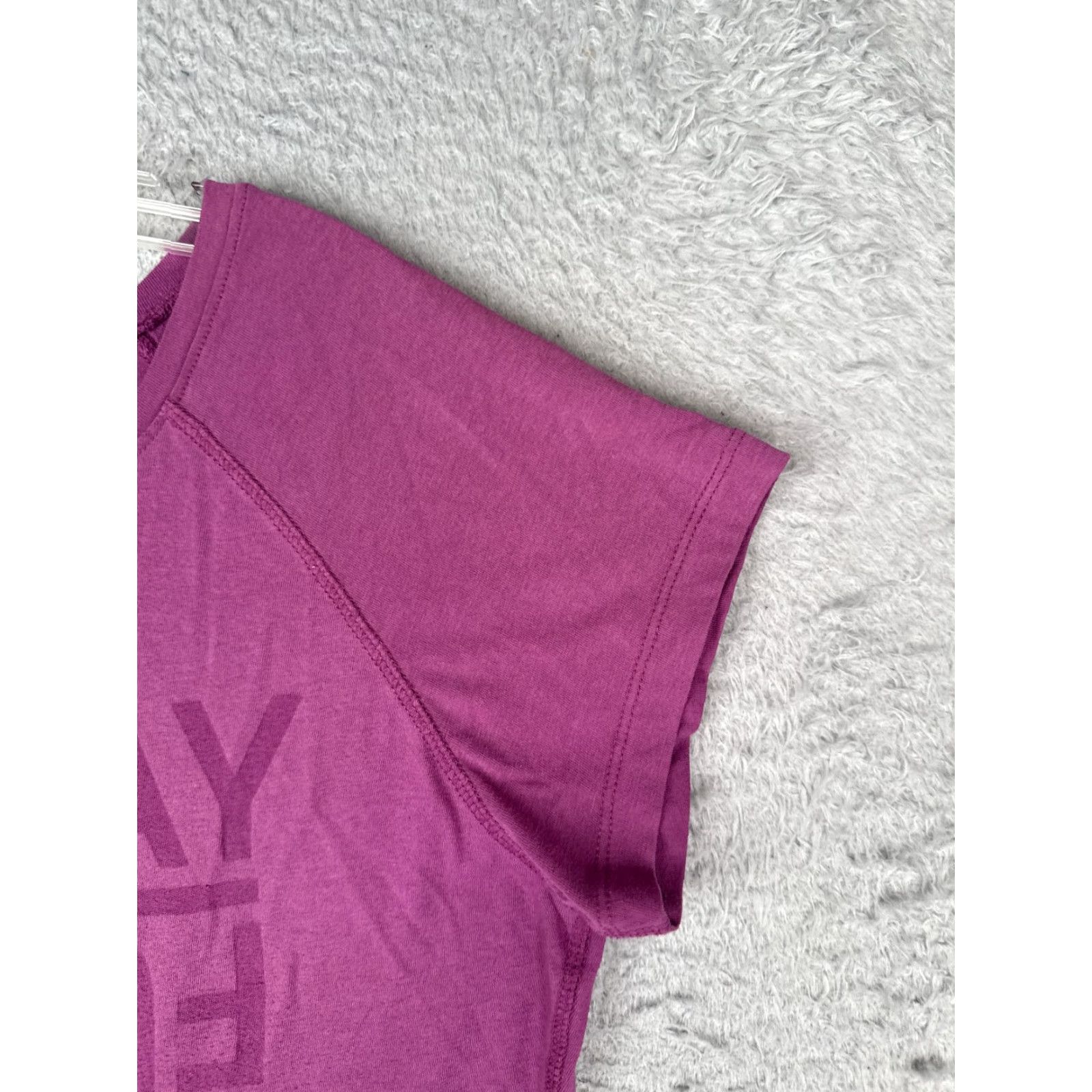 The North Face VINTAGE? No. The North Face Shirt Women M Purple Short Sleeve Crew Neck Poly Blend T-Shirt Womens Medium Purple Basic Outdoor 90s? Size M / US 6-8 / IT 42-44 - 2 Thumbnail