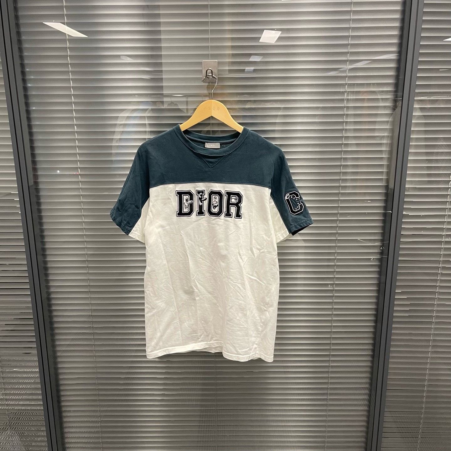 Dior Dior Blue & White Colorblock Embroidered Logo T-Shirt Size US S / EU 44-46 / 1 - 1 Thumbnail