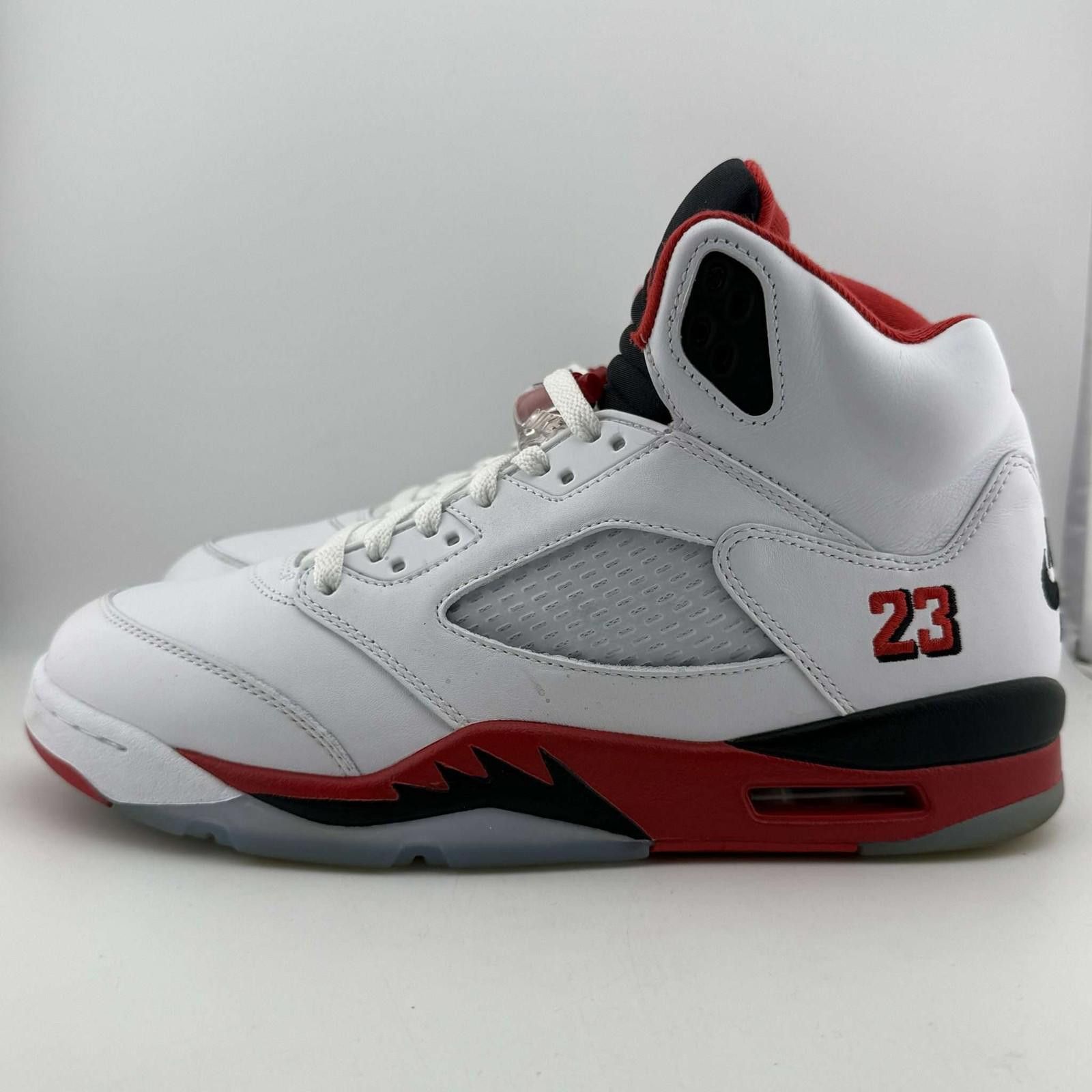 Nike Air Jordan 5 Fire Red Black Tongue 2025 US 11 Used with Box Size US 11 / EU 44 - 2 Thumbnail