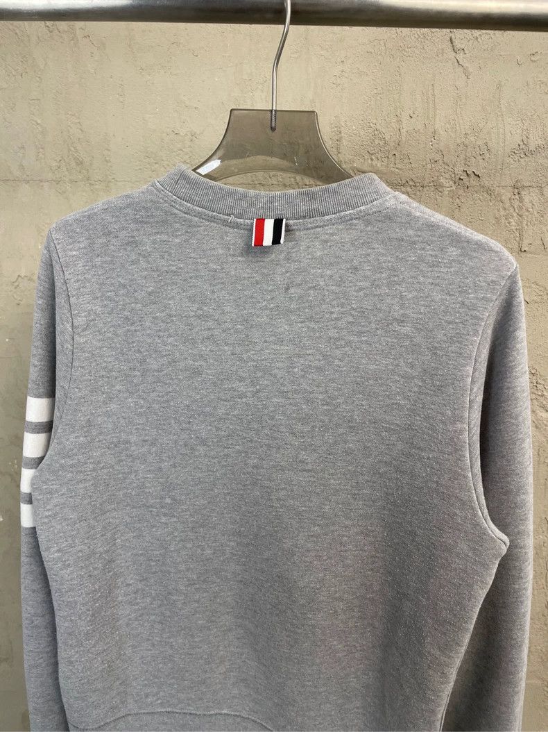 Thom Browne Thom browne Gray four-striped round-neck sweatshirt 2504-Ne Size US XS / EU 42 / 0 - 4 Thumbnail