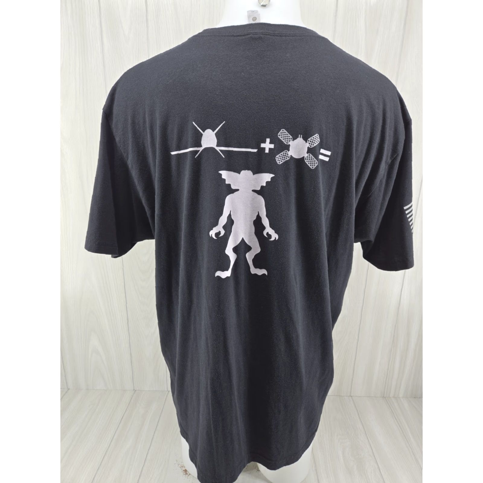 Next Level VINTAGE Dynetics Company X-61A Gremlins Men's Black T-shirt 2XL Size US XXL / EU 58 / 5 - 2 Thumbnail