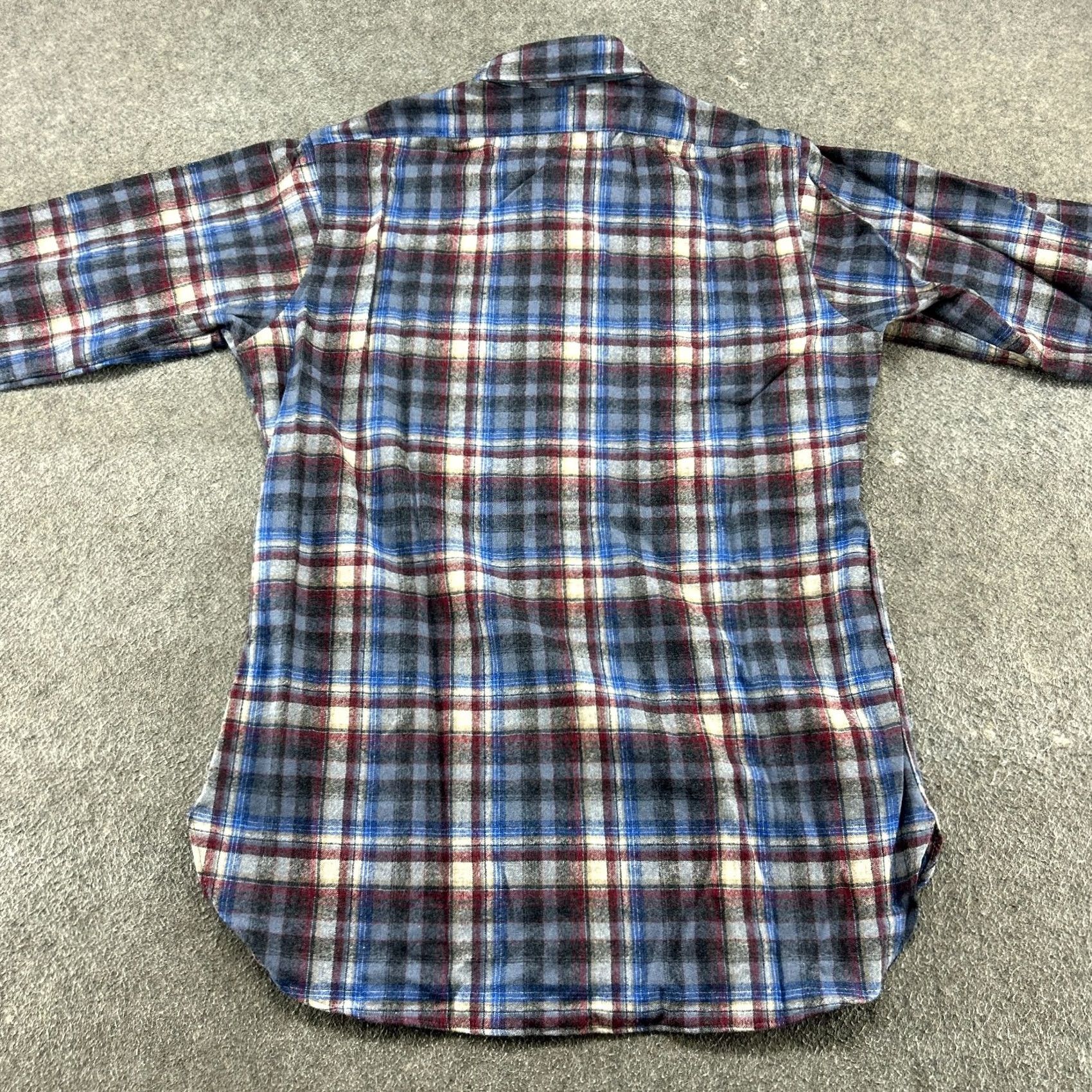 Pendleton VINTAGE Pendleton Shirt Mens L Long Blue Red Button Up Plaid Virgin Wool USA 80s Size US L / EU 52-54 / 3 - 5 Thumbnail