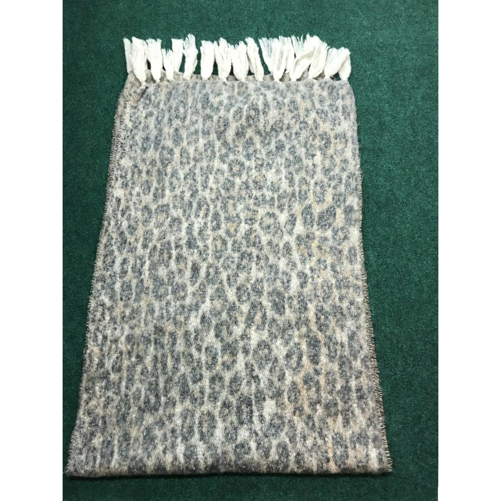 Madison MADISON 88 SCARF Animal Print 24" by 76" & 5" Fringe Super Soft & Comfy Brown & Gray Women Rectangle Scarf X2 Pre-owned Size ONE SIZE - 4 Thumbnail