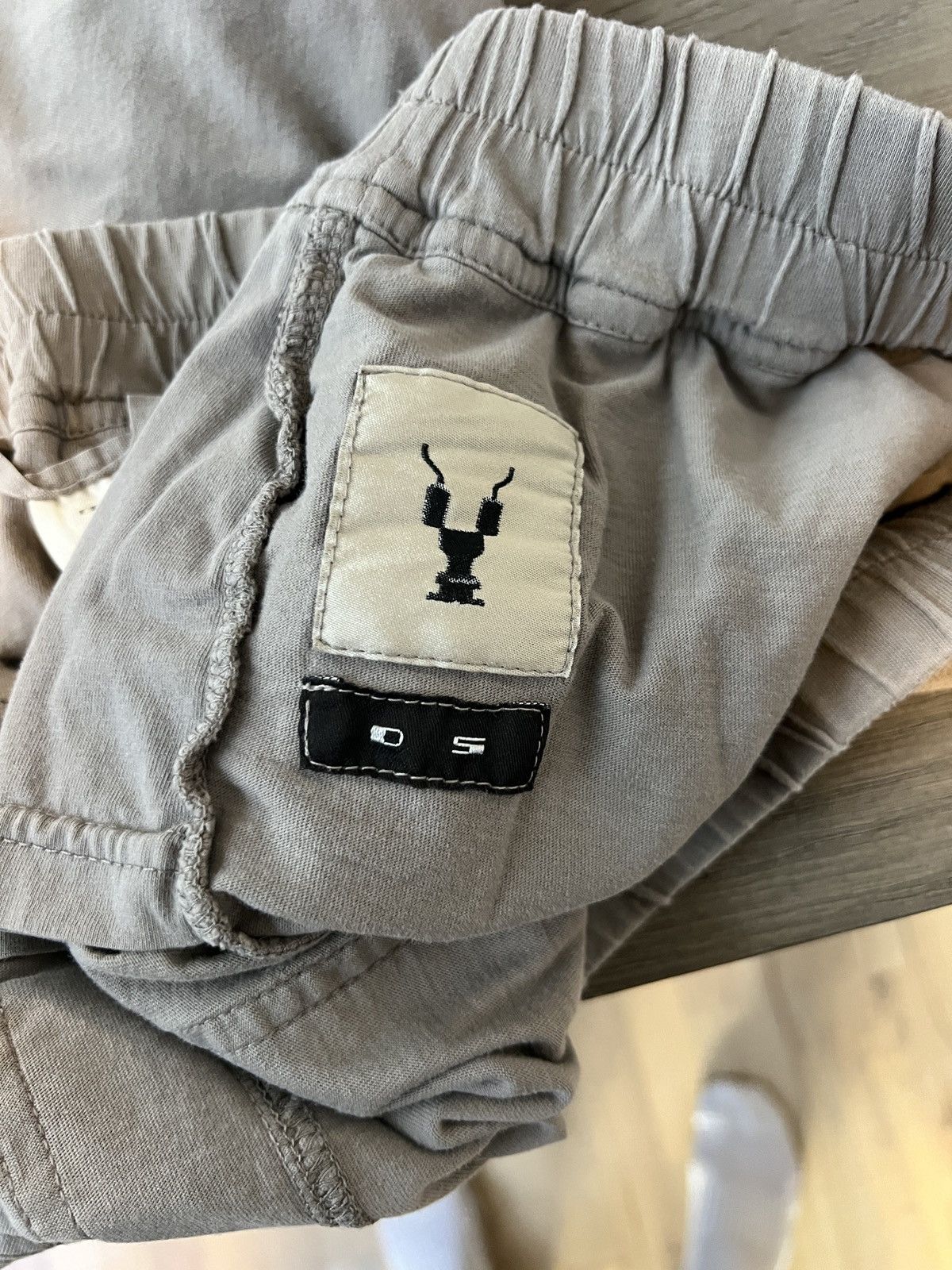 Rick Owens Drkshdw Rick Owens DRKSHDW Grey Drawstring Shorts – Size M Size US 32 / EU 48 - 5 Thumbnail