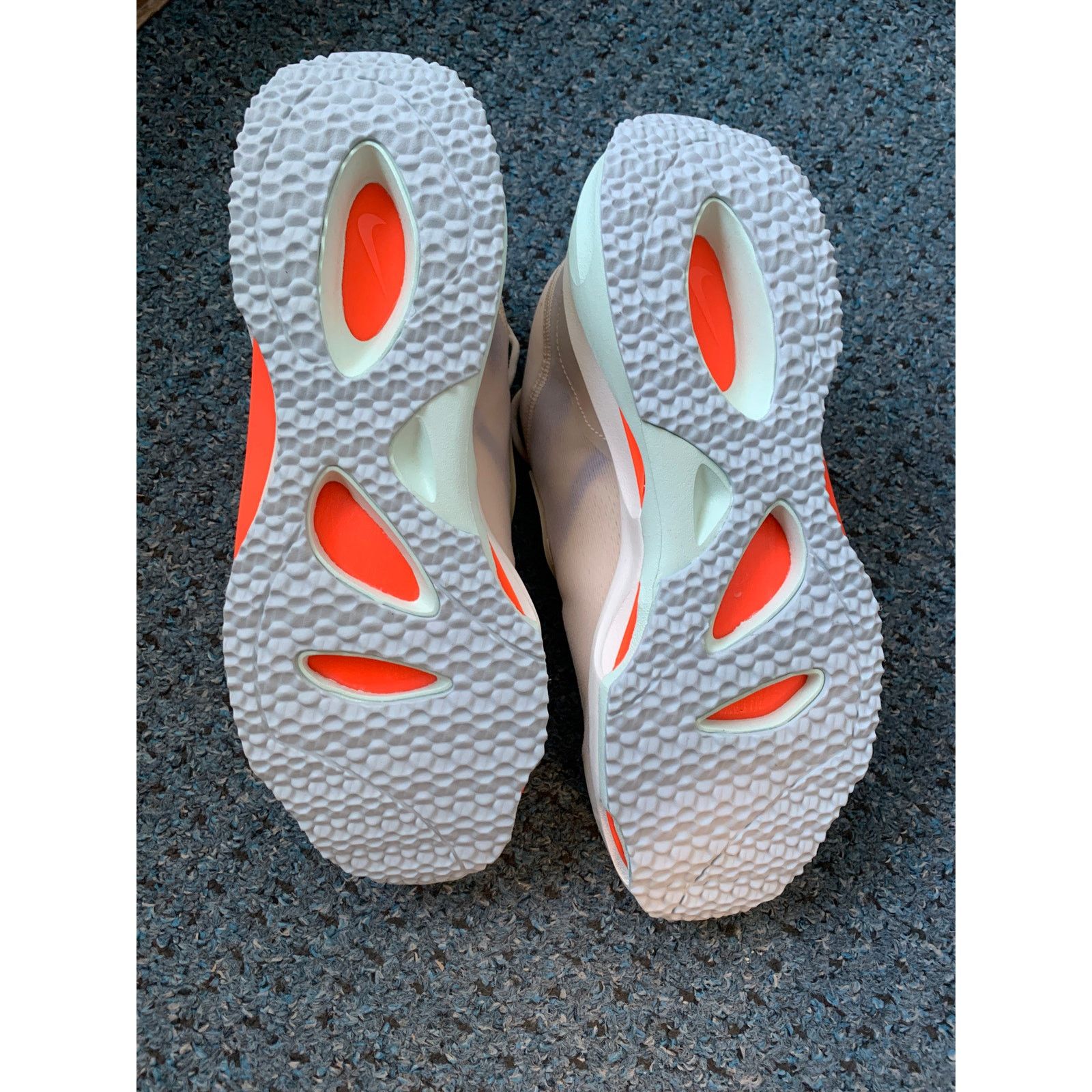Nike Nike Spark Pearl White Total Orange Women's 11.5 BRAND NEW Size US 11.5 / IT 41.5 - 6 Thumbnail