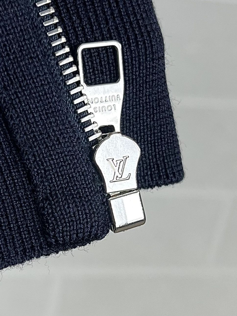Louis Vuitton LOUIS VUITTON Sweater Zip Cardigan Wool/Silk LV Logo Blue Size US M / EU 48-50 / 2 - 13 Thumbnail