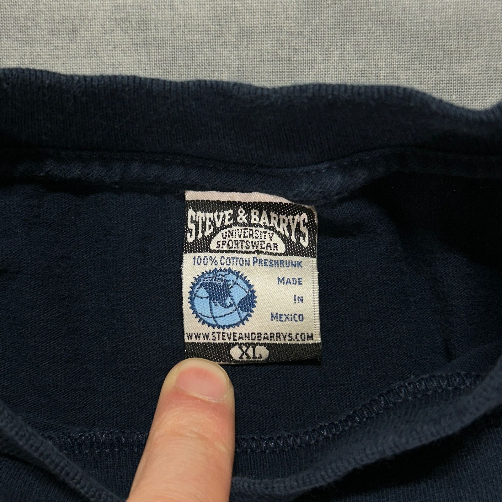Steve And Barrys VTG Y2K Steve and Barrys Wisconsin Athletics tee mens XL Size US XL / EU 56 / 4 - 4 Thumbnail