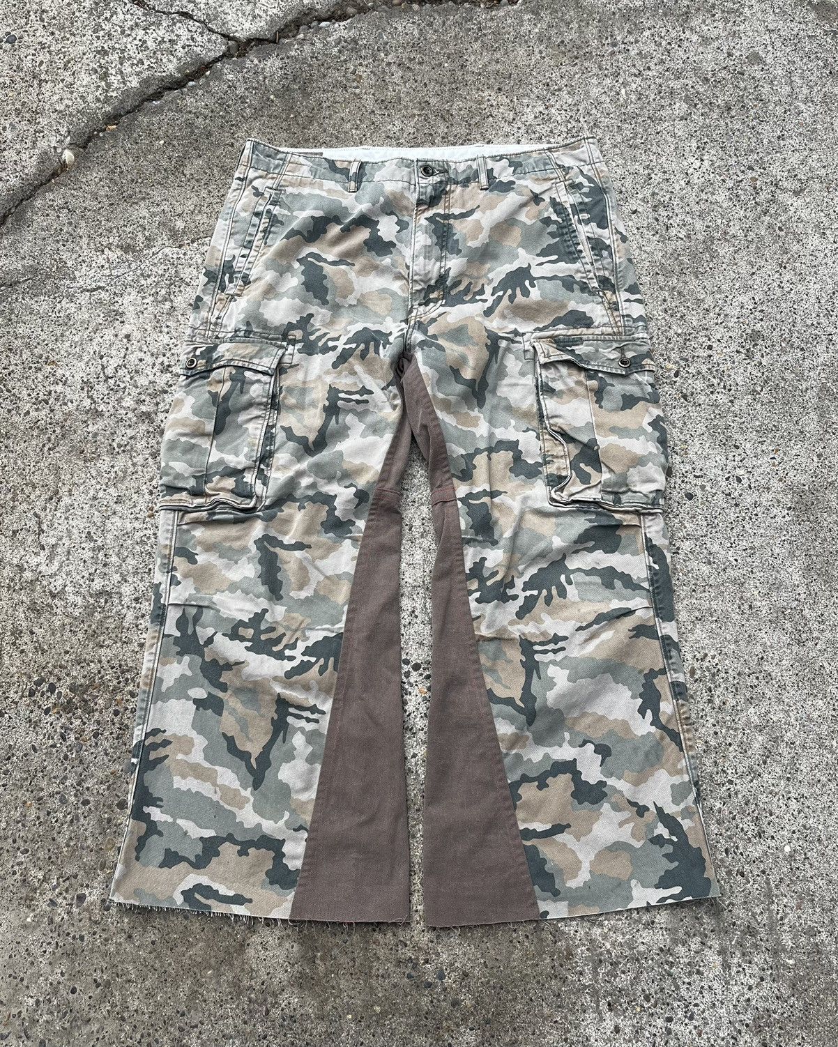 Levi's × Vintage Custom Faded Levi’s Flared Army Cargo Pants. Size US 36 / EU 52 - 1 Thumbnail