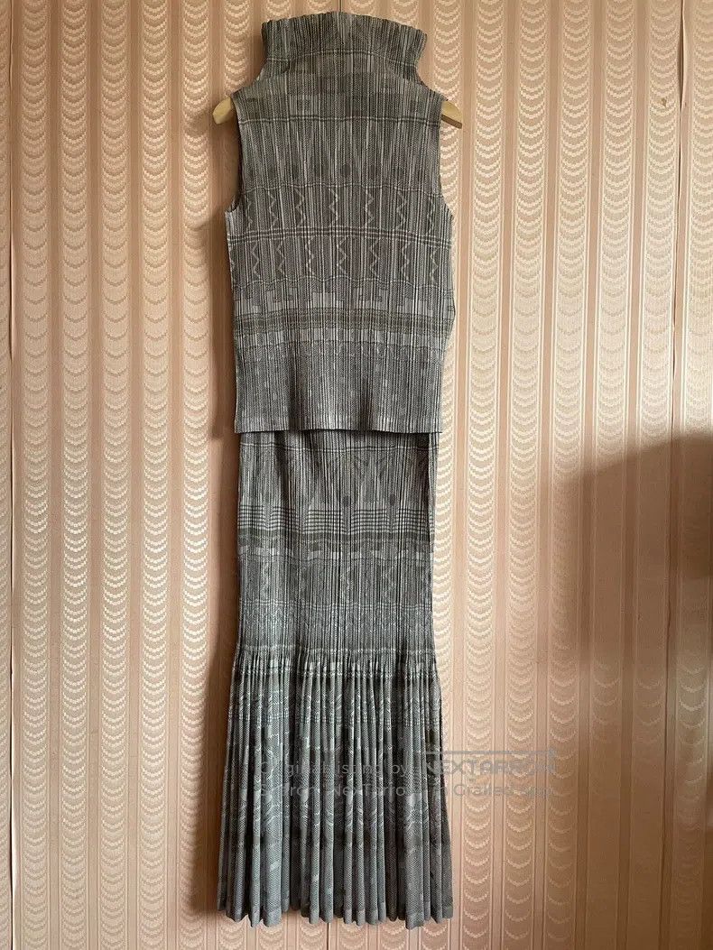 Issey Miyake Issey Miyake Silver-gray Paper-cut Hollow Out Top Tank Top Size L / US 10 / IT 46 - 2 Thumbnail