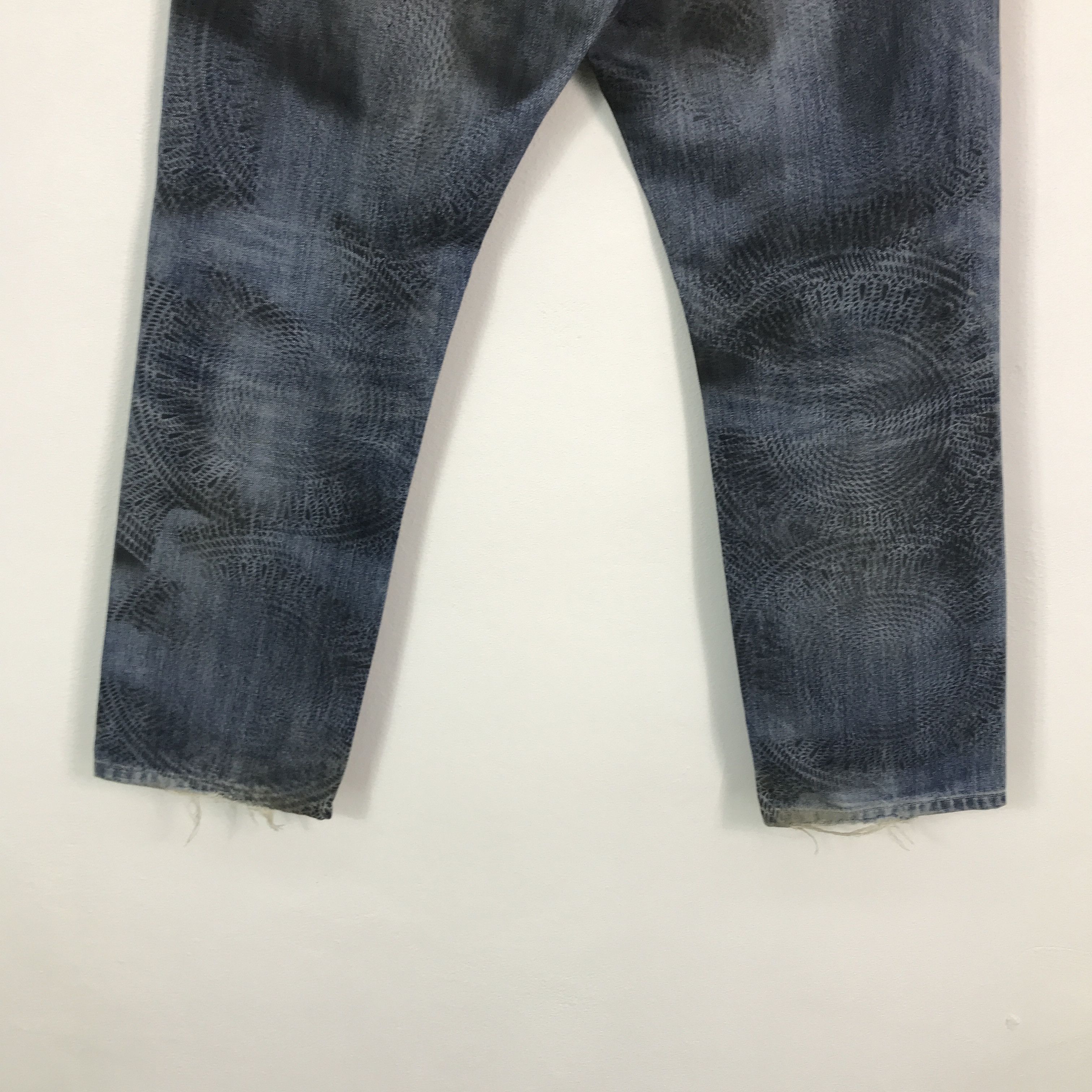 Uniqlo uniqlo distressed japan black sprey style jeans pants Size US 32 / EU 48 - 6 Thumbnail