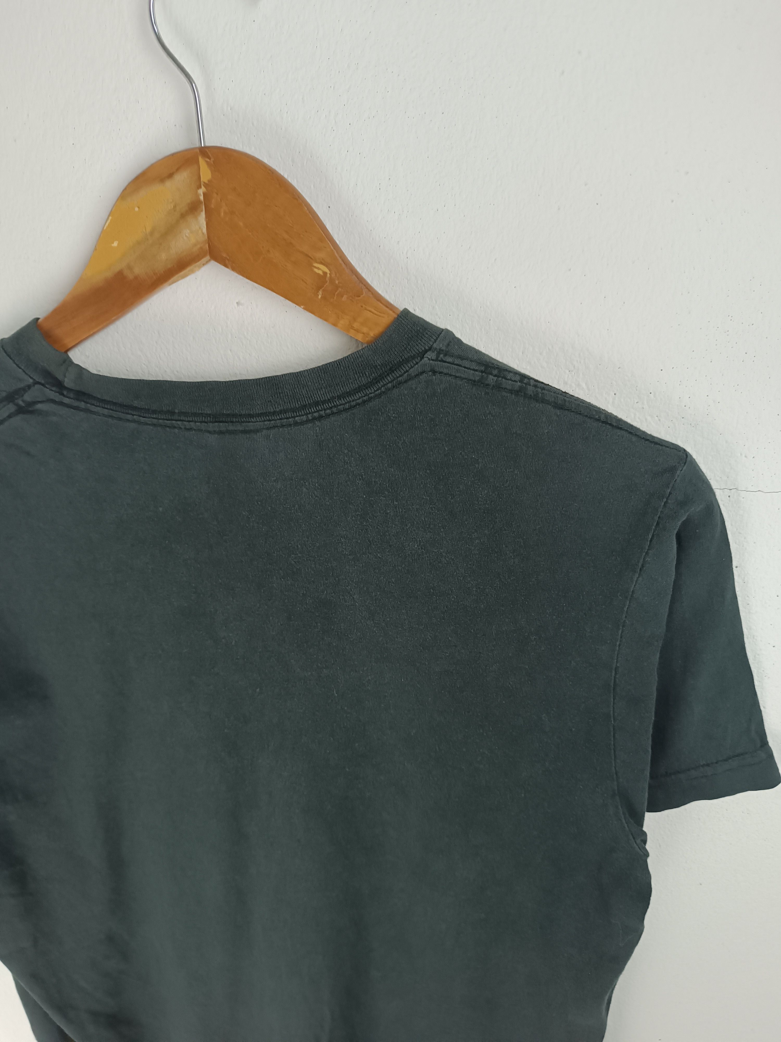 Nirvana VINTAGE 2005 NIRVANA KURT FENDER TEE Y2K(foo fighters grohl) Size US M / EU 48-50 / 2 - 13 Thumbnail