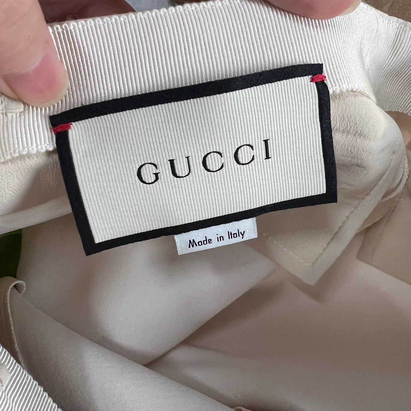 Gucci Gucci tailored short gold buckle 40 95 New Size 27" / US 4 / IT 40 - 3 Thumbnail