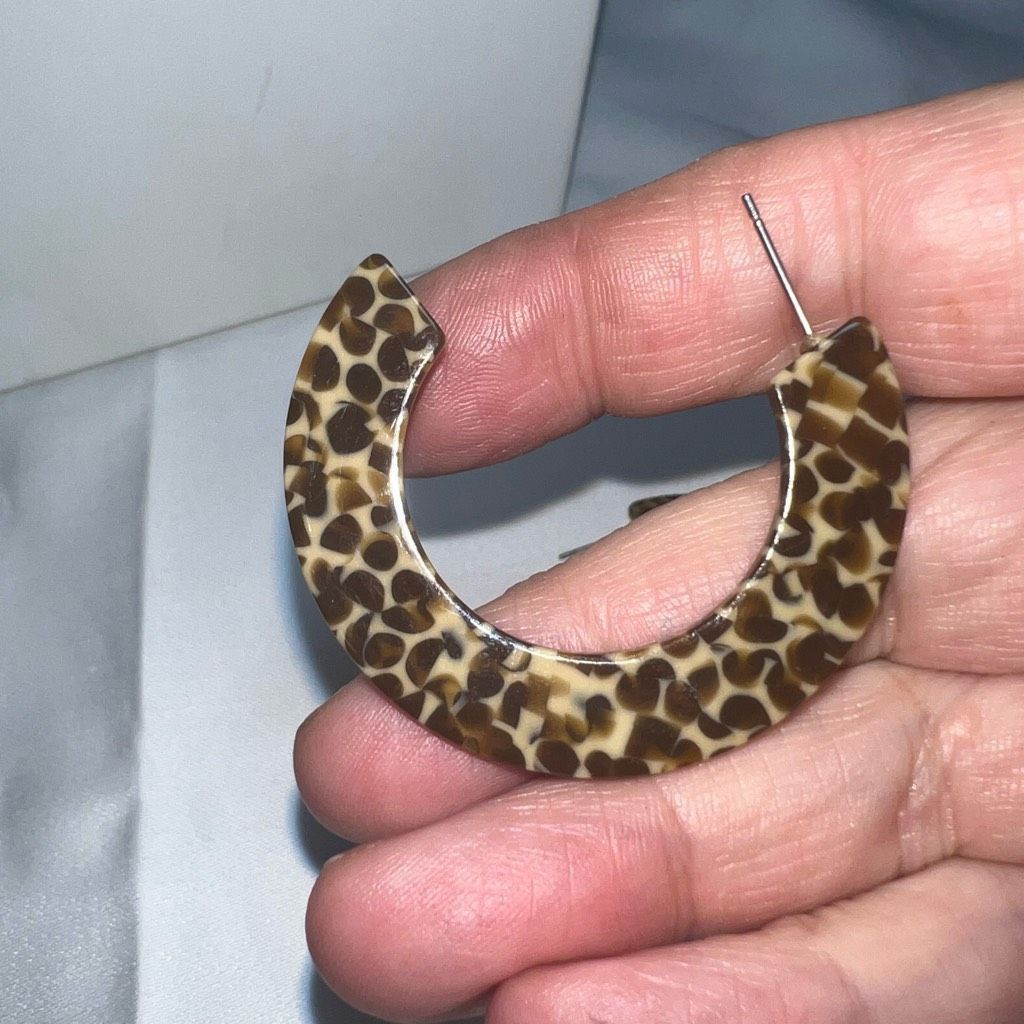 Vintage Vintage Leopard Acrylic Half Hoop Earrings Size ONE SIZE - 5 Thumbnail