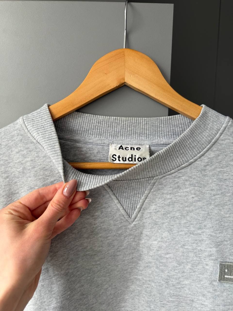 Acne Studios Acne Yana Face Crewneck Gray Size L Size US L / EU 52-54 / 3 - 3 Thumbnail