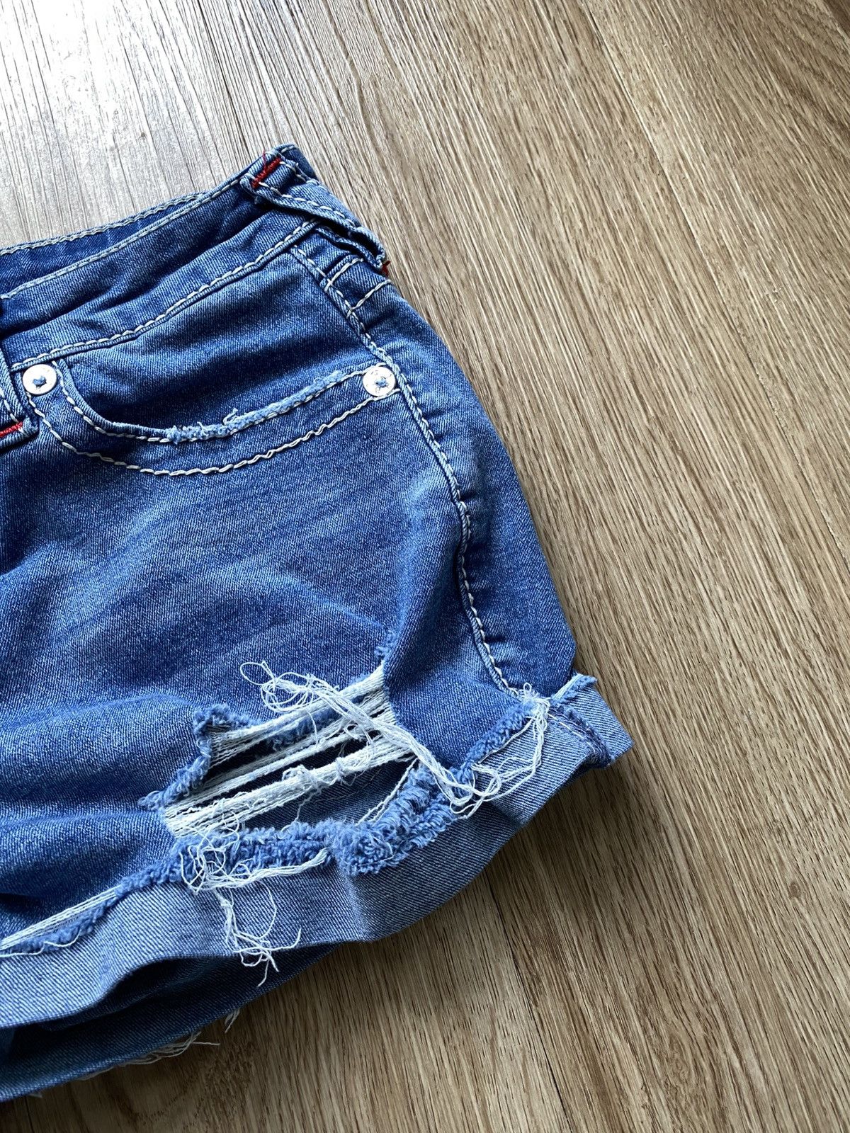 True Religion True Religion Mini Jean Shorts Size 26" / US 2 / IT 38 - 5 Thumbnail