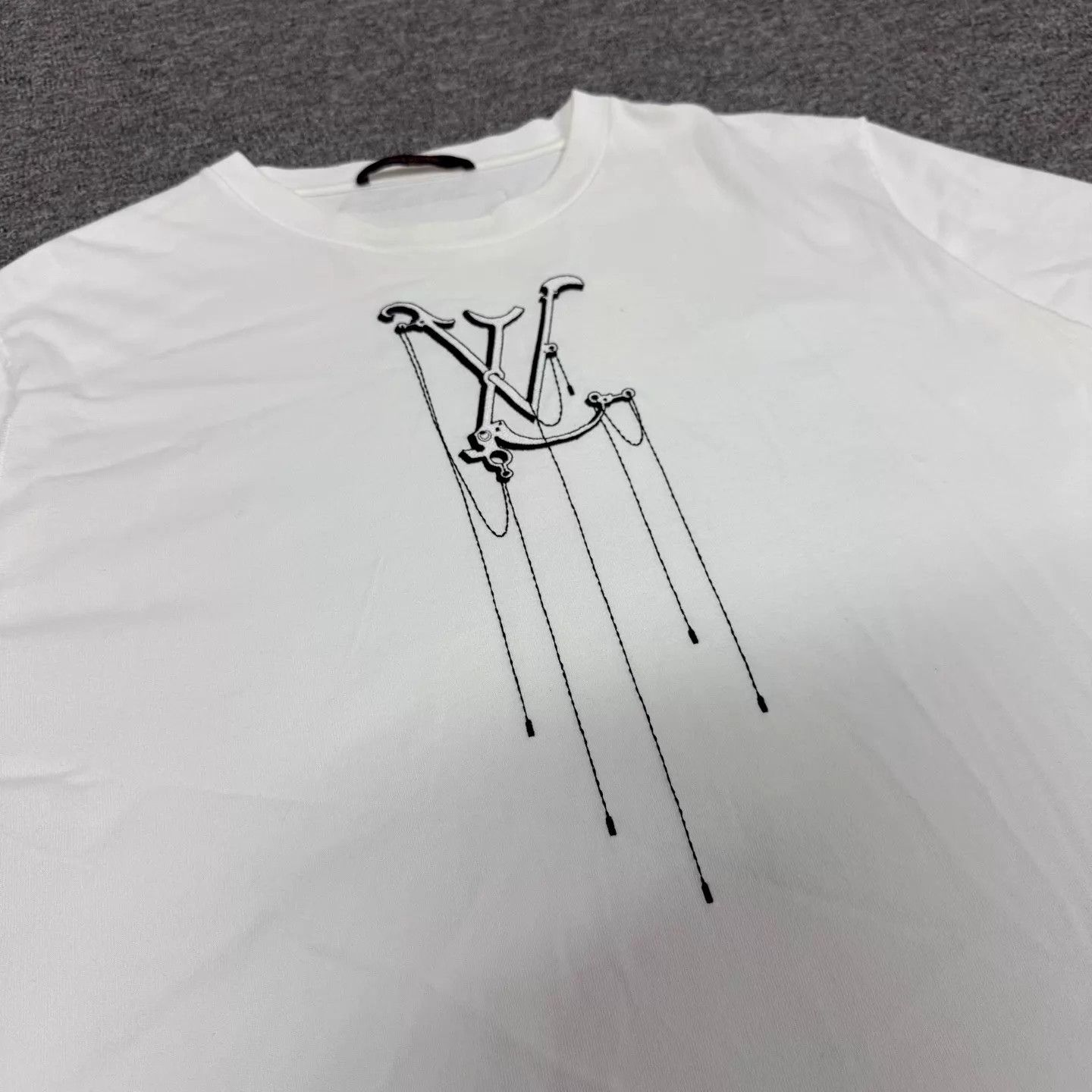 Louis Vuitton LV White Graffiti Letter Print SS Tee M 97 New Size US M / EU 48-50 / 2 - 3 Thumbnail