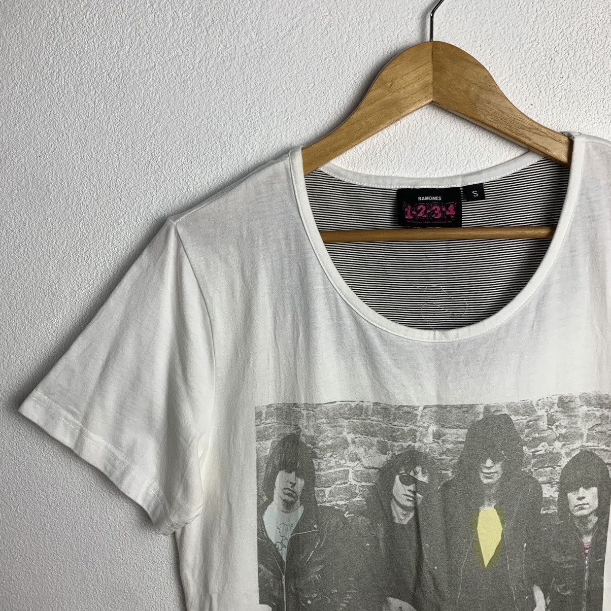 Band Tees Vintage The Ramones T-Shirt Wide Neck Rock Band Size US S / EU 44-46 / 1 - 4 Thumbnail