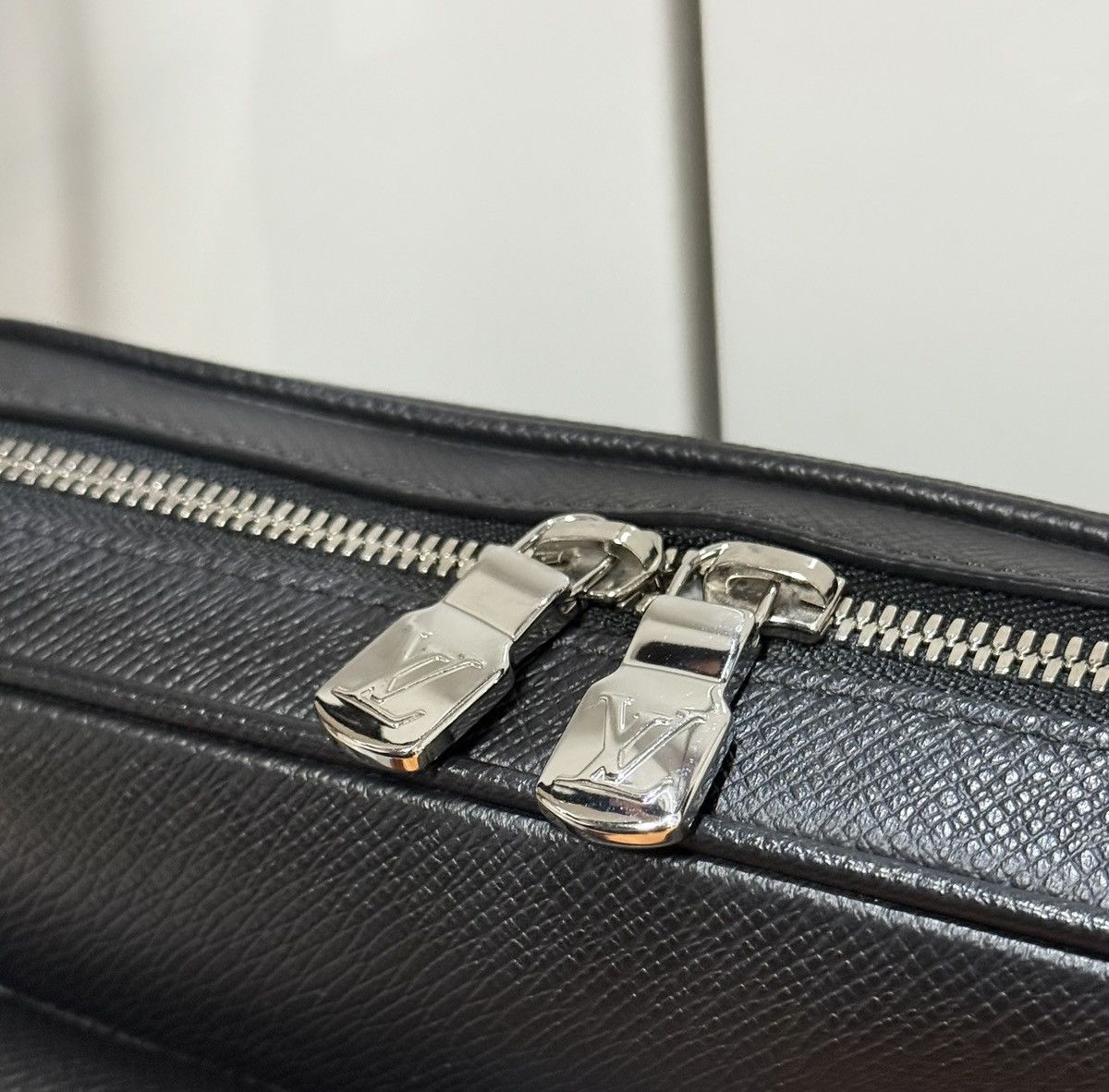 Louis Vuitton Louis Vuitton Outdoor Messenger PM Taiga Noir Size ONE SIZE - 2 Thumbnail