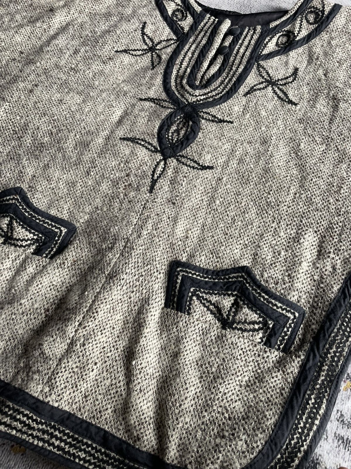 Handmade Hand Made Guatemalan Embroidered Panchos Size M / US 6-8 / IT 42-44 - 5 Thumbnail