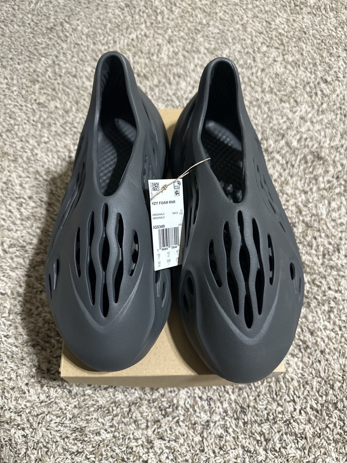 Yeezy Adidas Yeezy Foam RNR Carbon Size US 12 / EU 45 - 4 Thumbnail