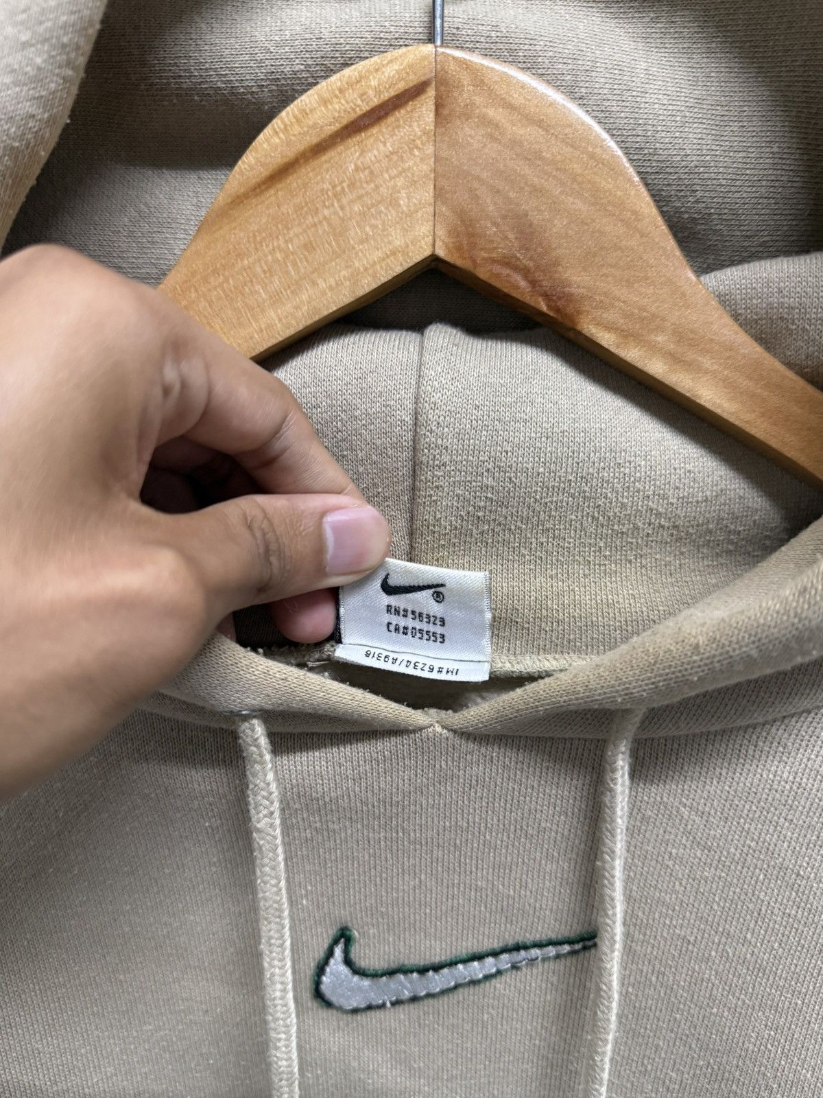 Nike Vintage Nike Center Swoosh Cream Travis Hoodie Size US XXL / EU 58 / 5 - 5 Thumbnail