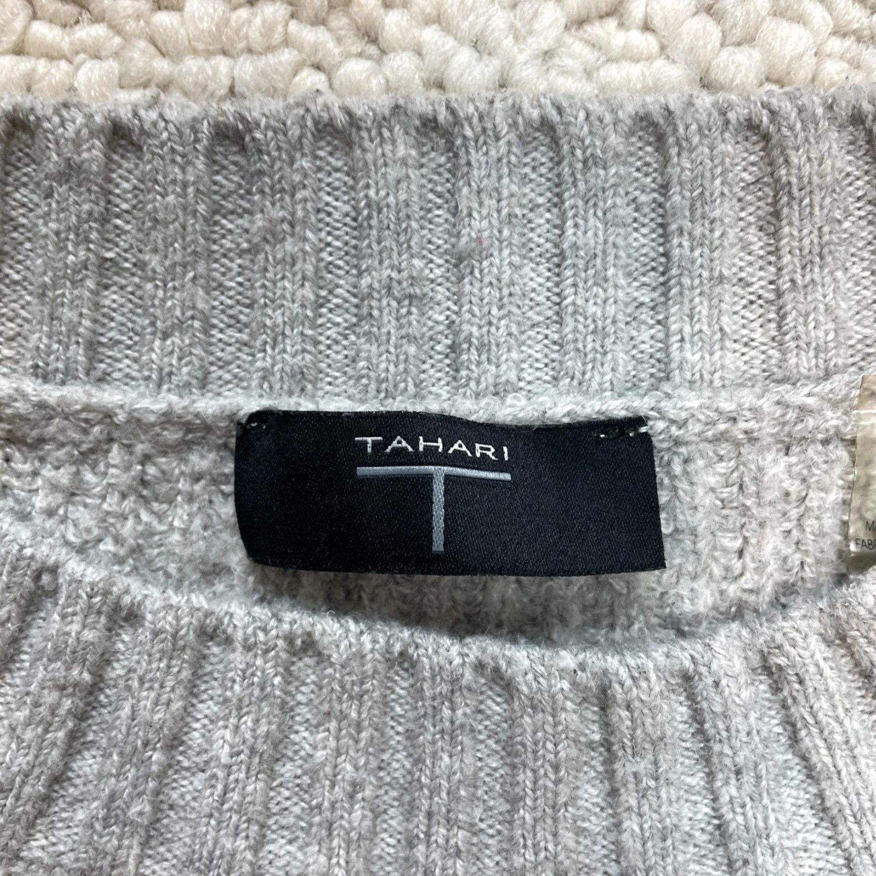 Vintage T Tahari Sweater Womens Small Gray Crew Knit Soft Pullover Solid Sweatshirt Size S / US 4 / IT 40 - 3 Thumbnail