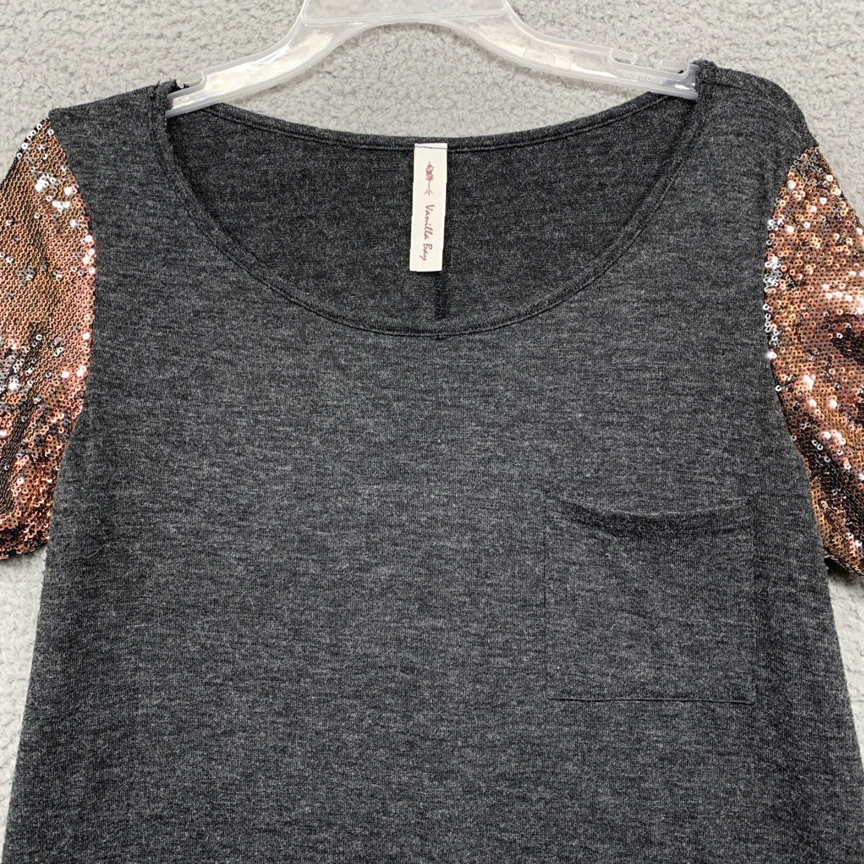 Vintage Vanilla Bay Top Women’s Size Medium Gray Front Pocket Bronze Sparkle Sleeves Shirt Tunic Short Sleeve Boat Neck Adult Womens Regular Passthr Ø Size M / US 6-8 / IT 42-44 - 2 Thumbnail