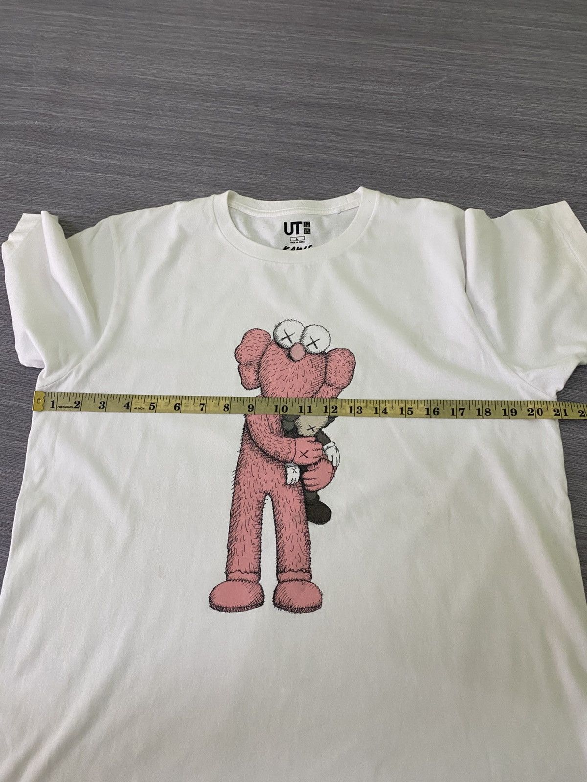 Kaws × Uniqlo Uniqlo X Kaws Shirt Size US L / EU 52-54 / 3 - 10 Thumbnail