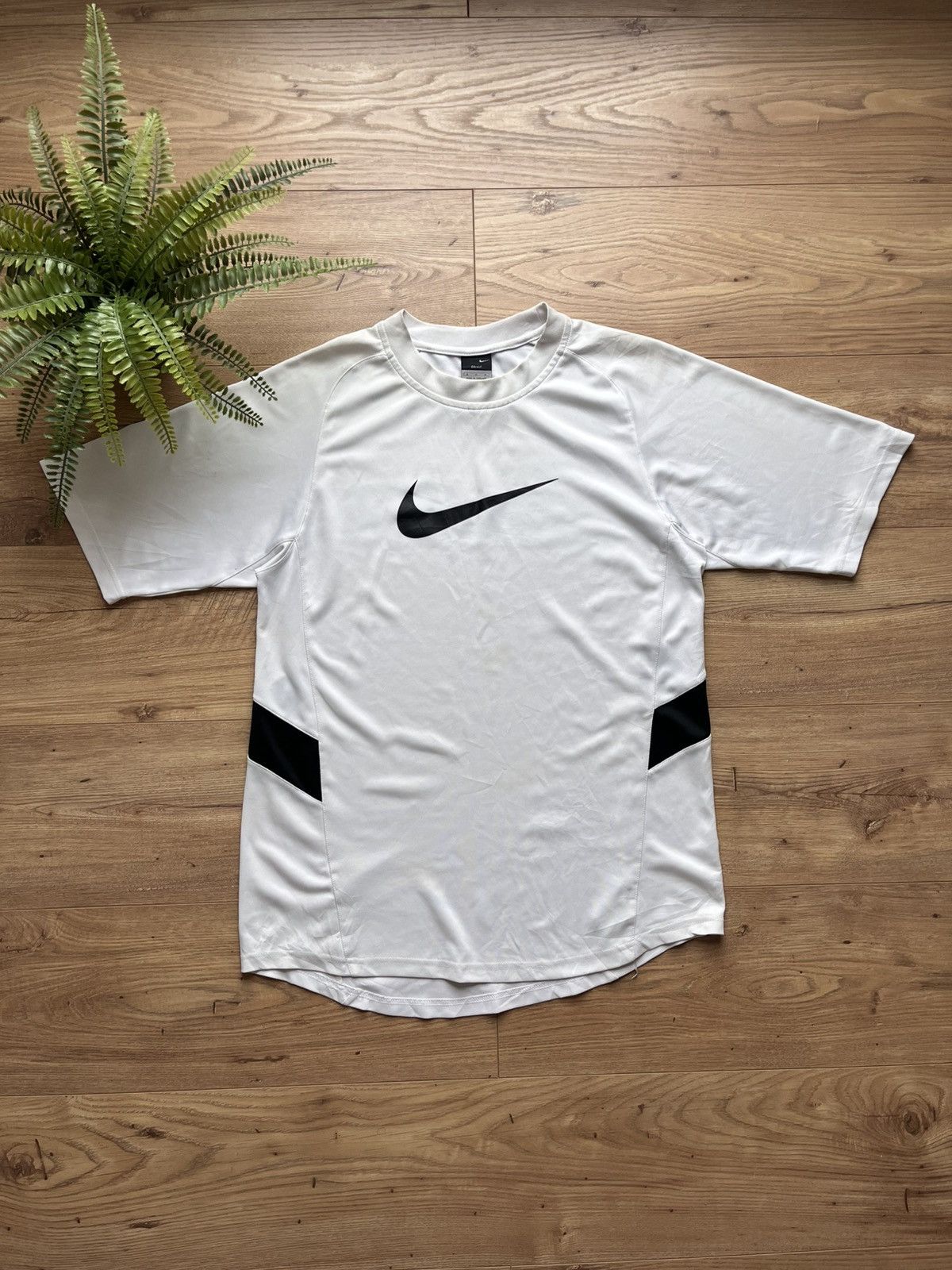 Nike 90’s NIKE TEAM BIG CENTRAL SWOOSH LOGO Y2K RETRO TEE RARE Size US M / EU 48-50 / 2 - 1 Thumbnail