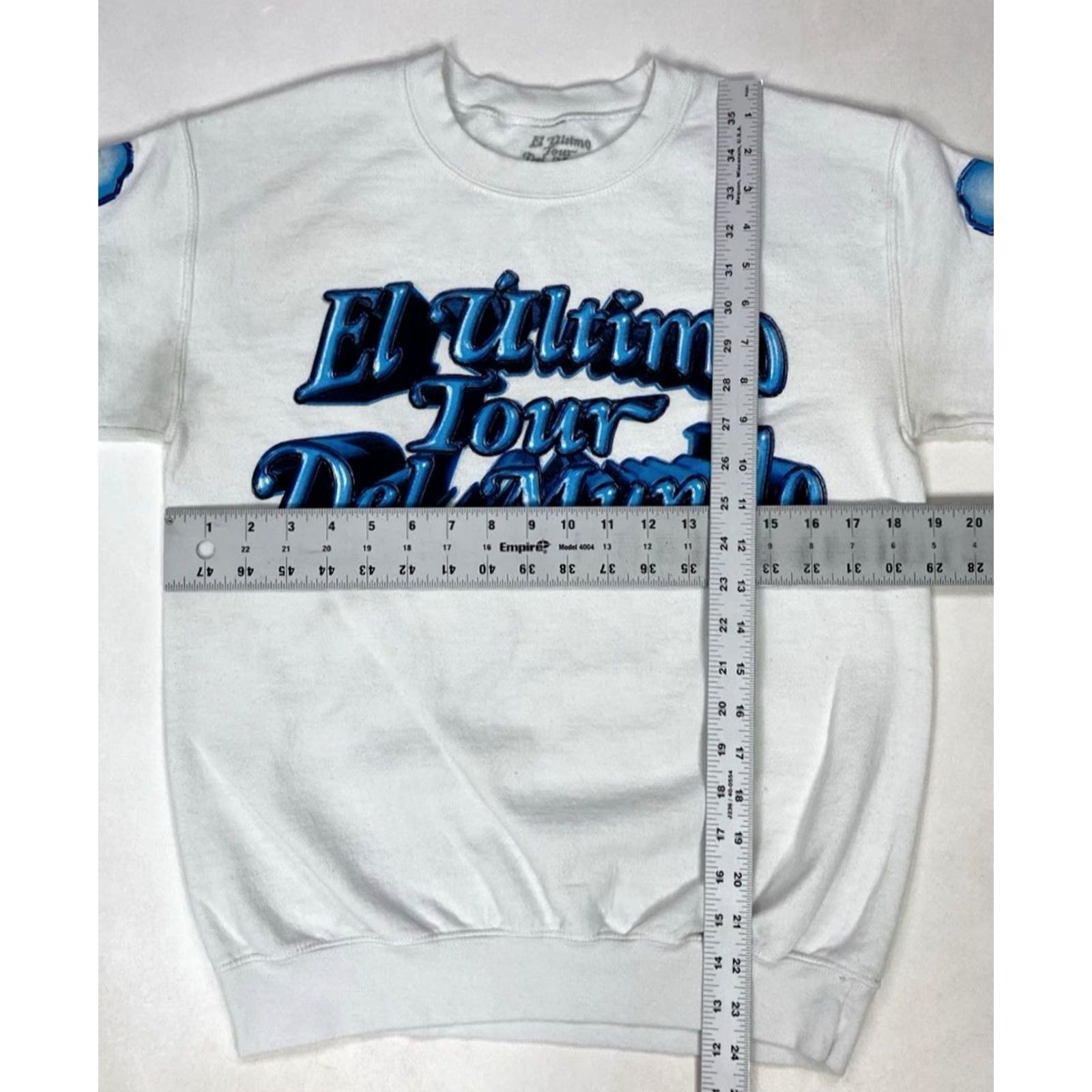 Vintage BAD BUNNY El Ultimo Tour Del Mundo Crewneck Sweatshirt Women Small White Blue Size S / US 4 / IT 40 - 7 Thumbnail