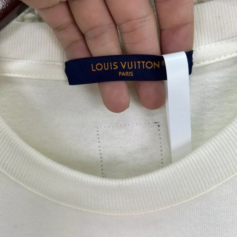 Louis Vuitton Louis Vuitton Lovers Green Bead Embroidered Crew Neck Shor Size US M / EU 48-50 / 2 - 3 Thumbnail