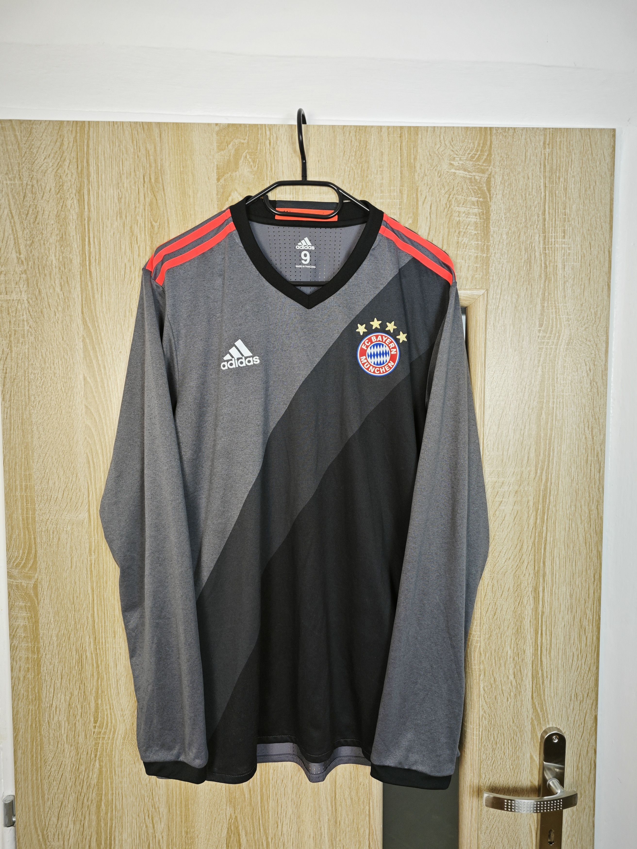 Adidas Bayern Munchen 2016 Size US L / EU 52-54 / 3 - 1 Thumbnail