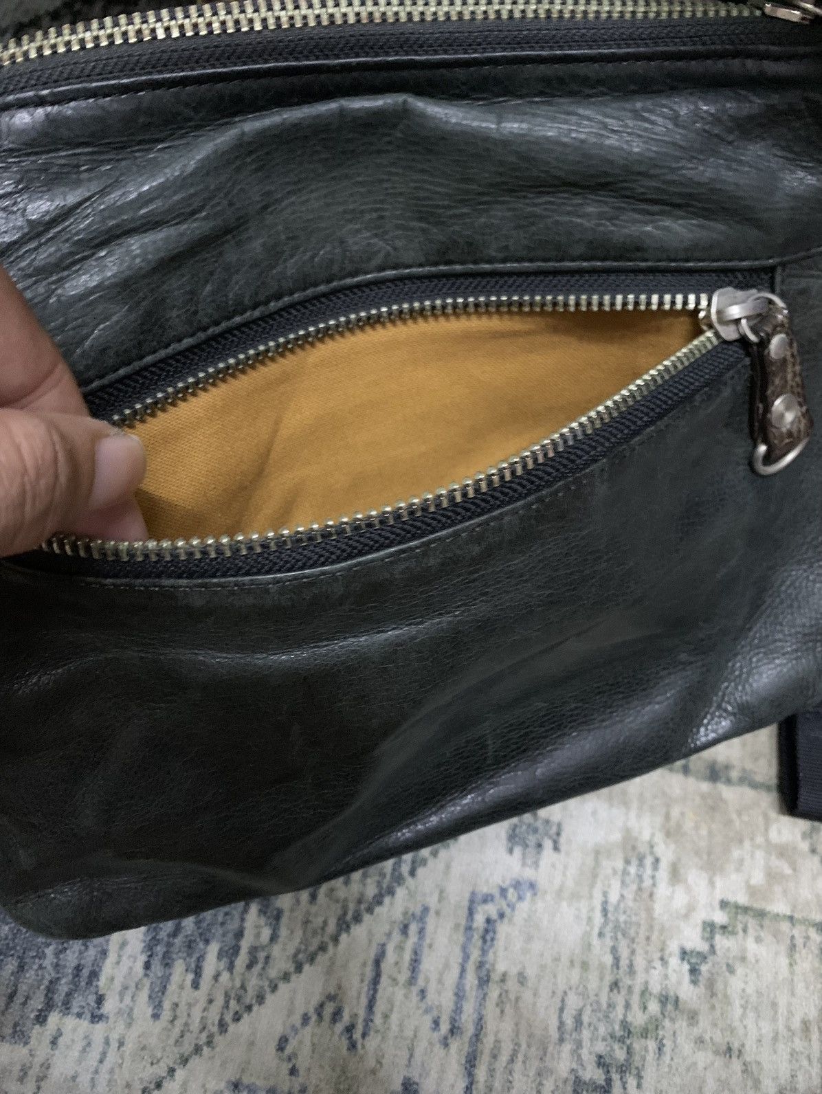 Japanese Brand Leather Sling Bag Liore Size ONE SIZE - 14 Thumbnail