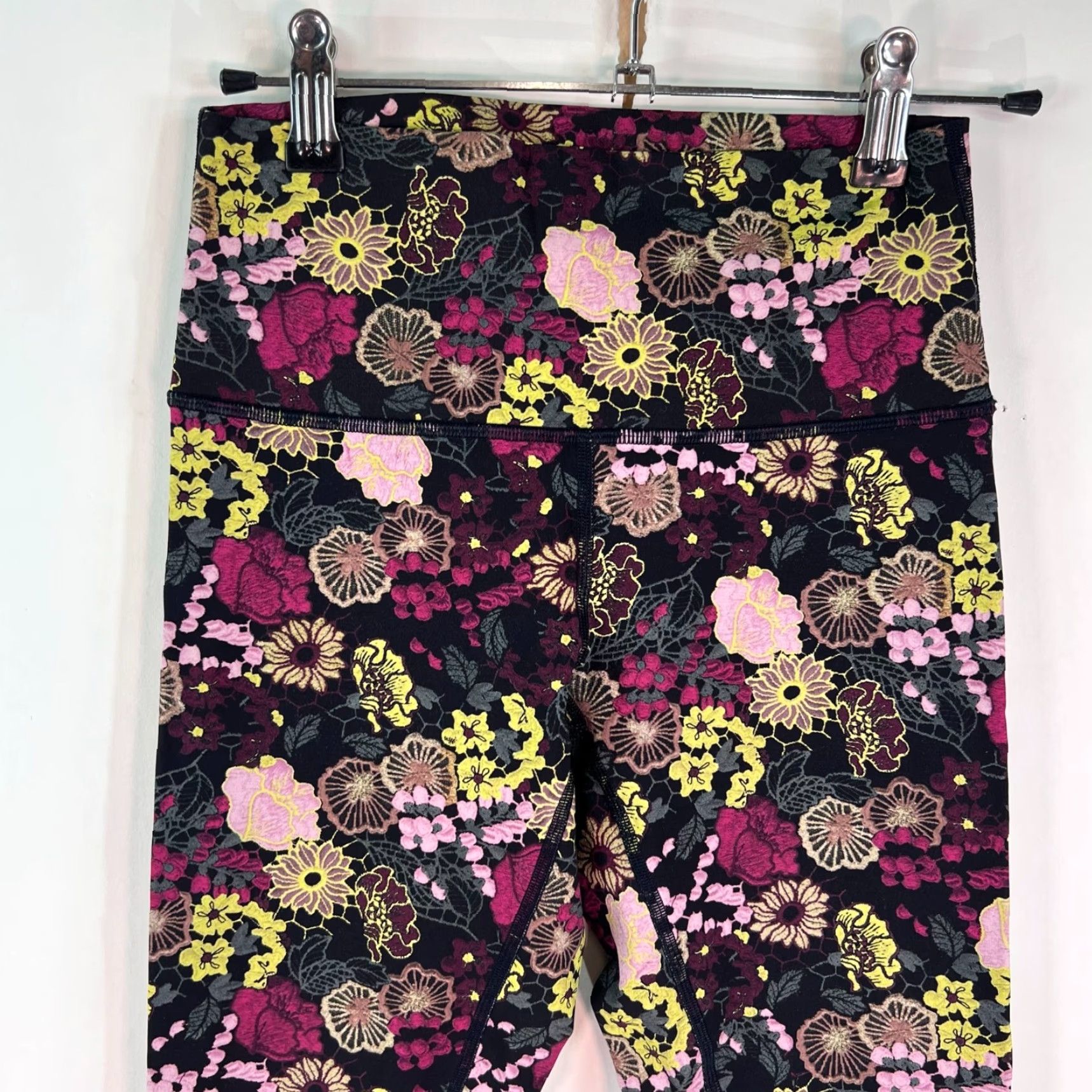 Lululemon Lululemon Wunder Under Leggings Fluorolace Multi Color Floral Size 4 Womens Skinny Leggings Luxtreme Luxtreme Pull On Inseam 20 in Size 27" / US 4 / IT 40 - 2 Thumbnail