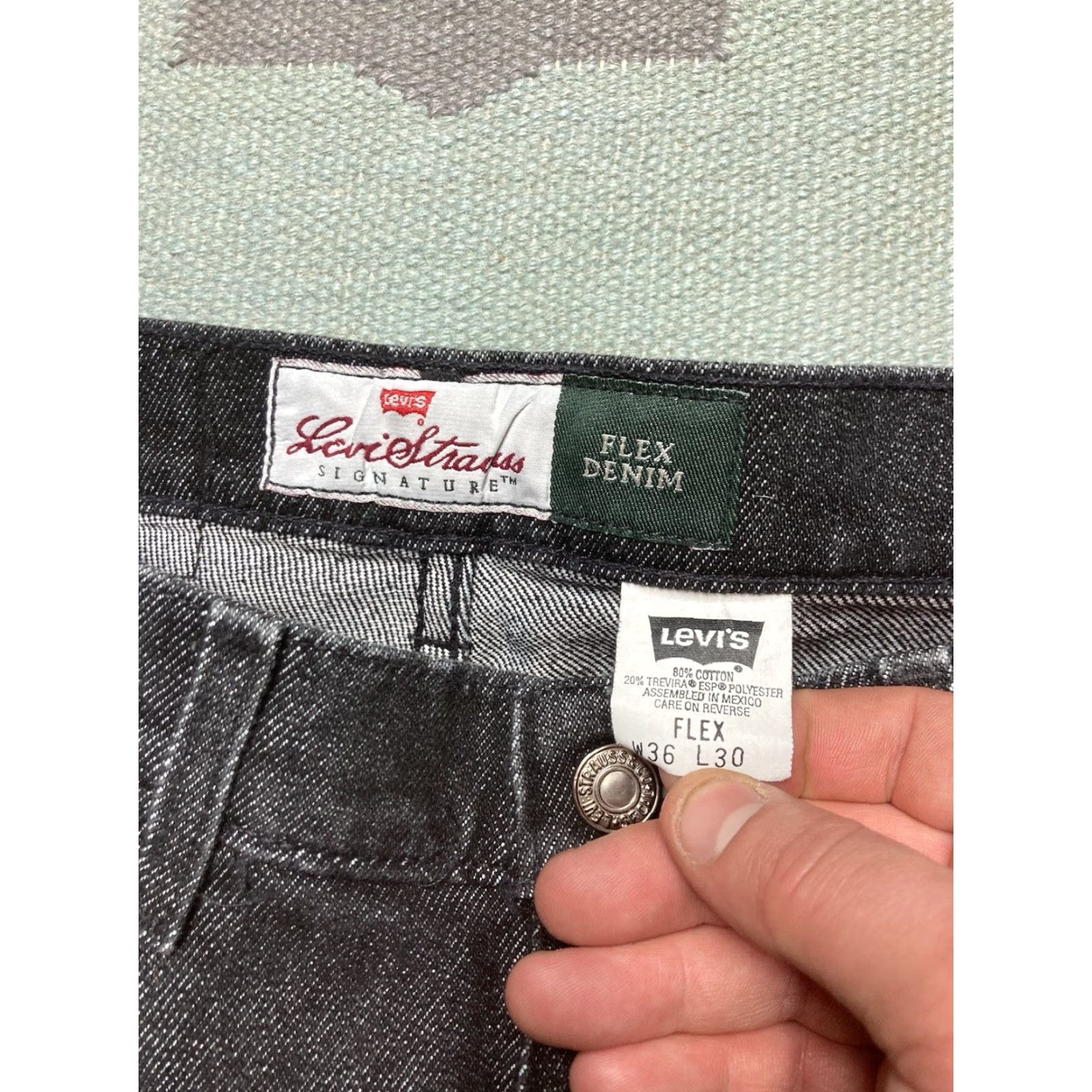 Levi's VINTAGE Levi’s 540 Jeans Black Denim Relaxed Straight 35x29 Mens Grunge Skater Size US 35 - 7 Thumbnail
