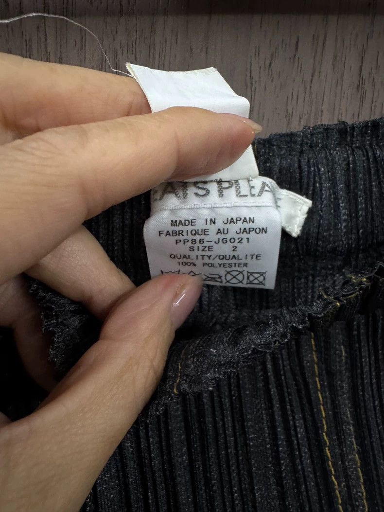 Issey Miyake Issey Miyake size:2 Black denim skirt Size 22" - 3 Thumbnail